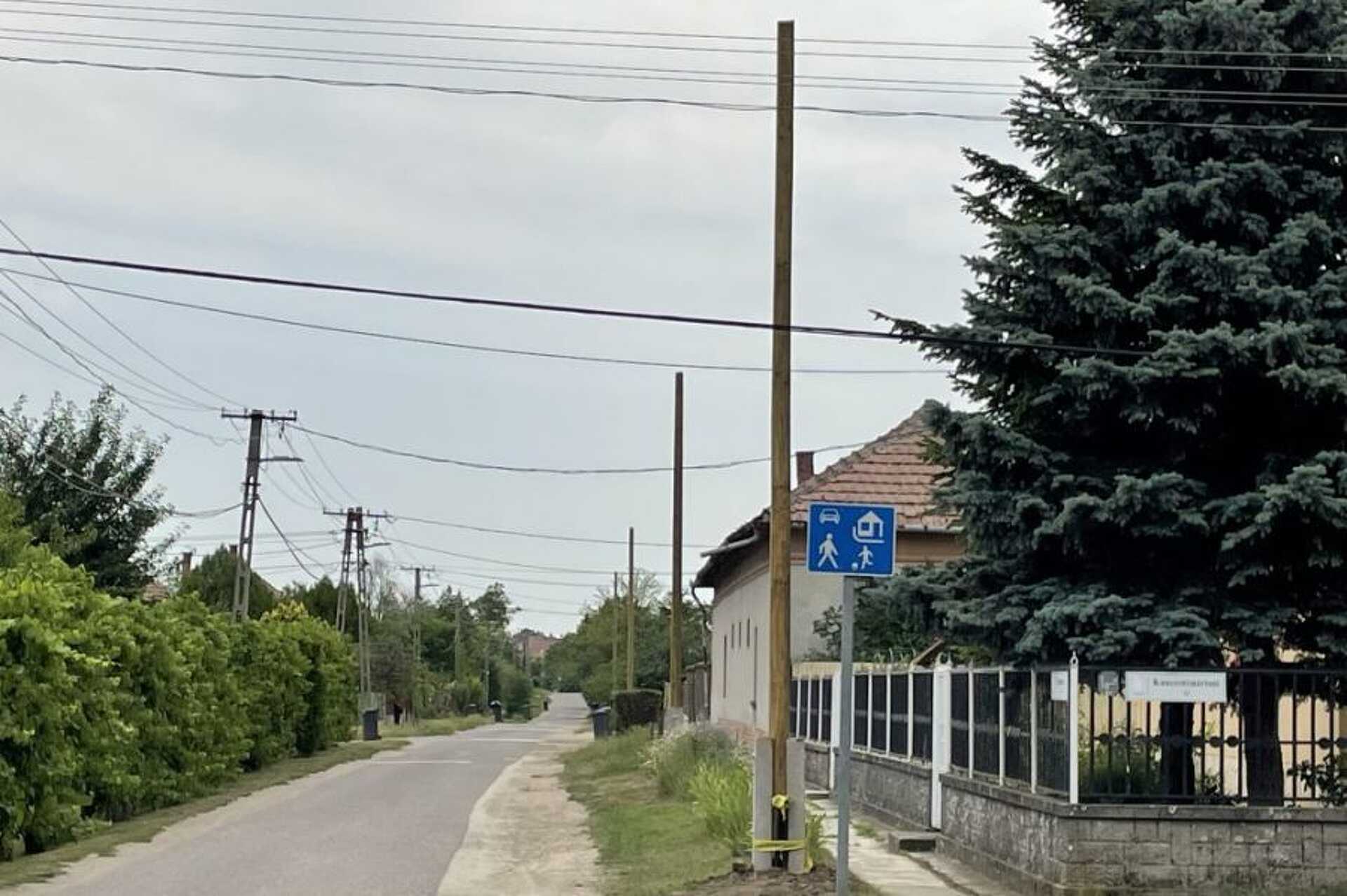 Új oszlopok Cibakházán 