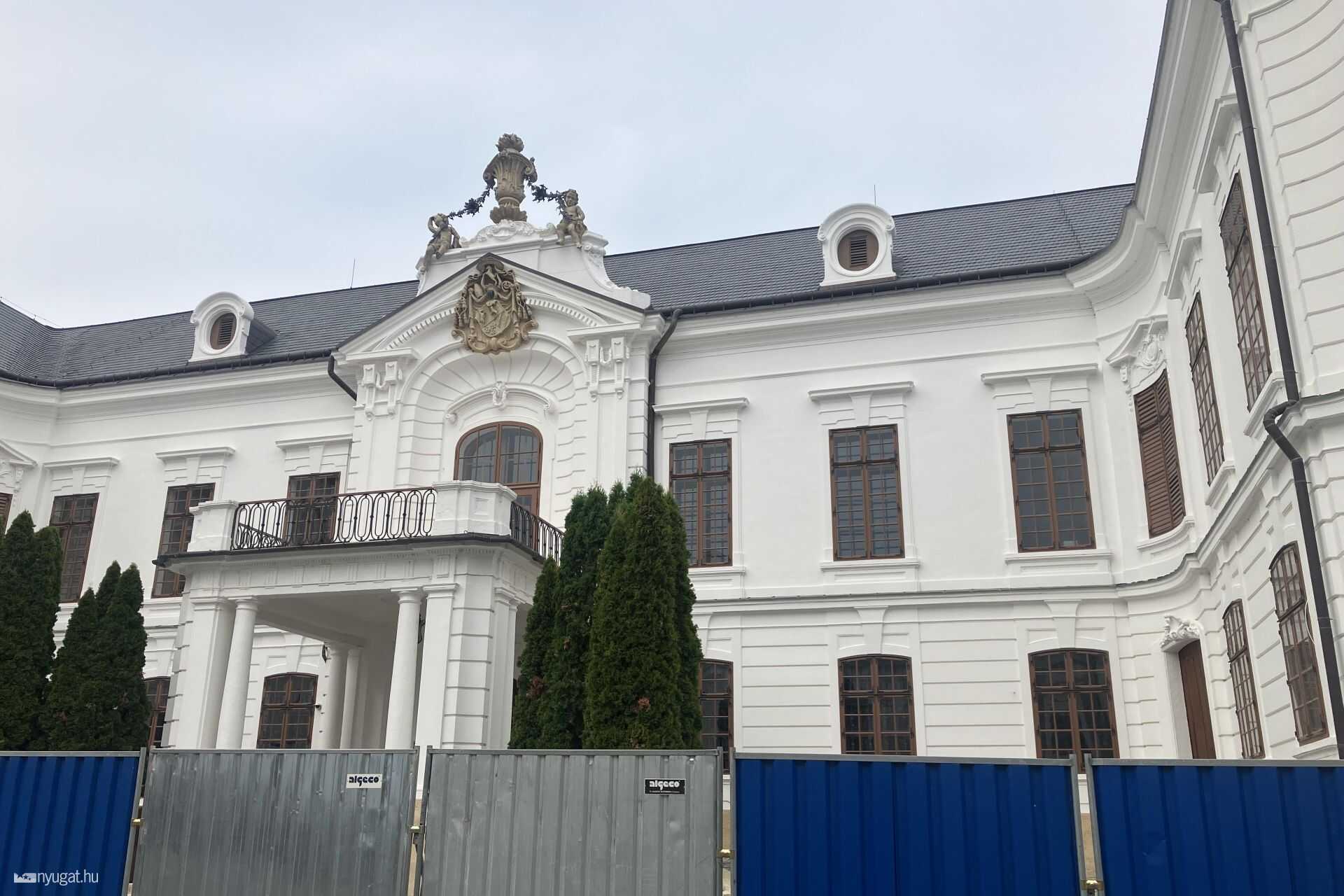 Felújítás a veszprémi várban