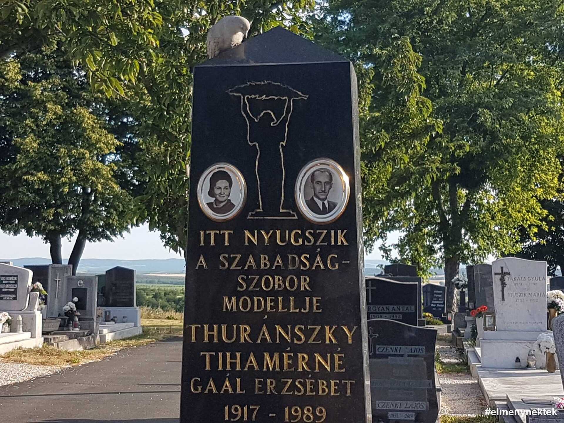 A Szabadság-szobor modelljének sírköve