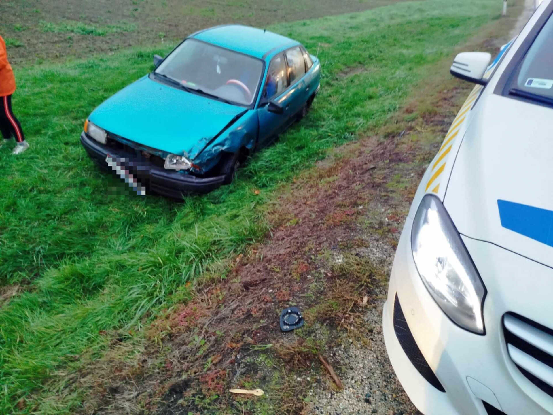 Kisteherautó és személyautó ütközött a 87-esen Gyöngyösfalunál