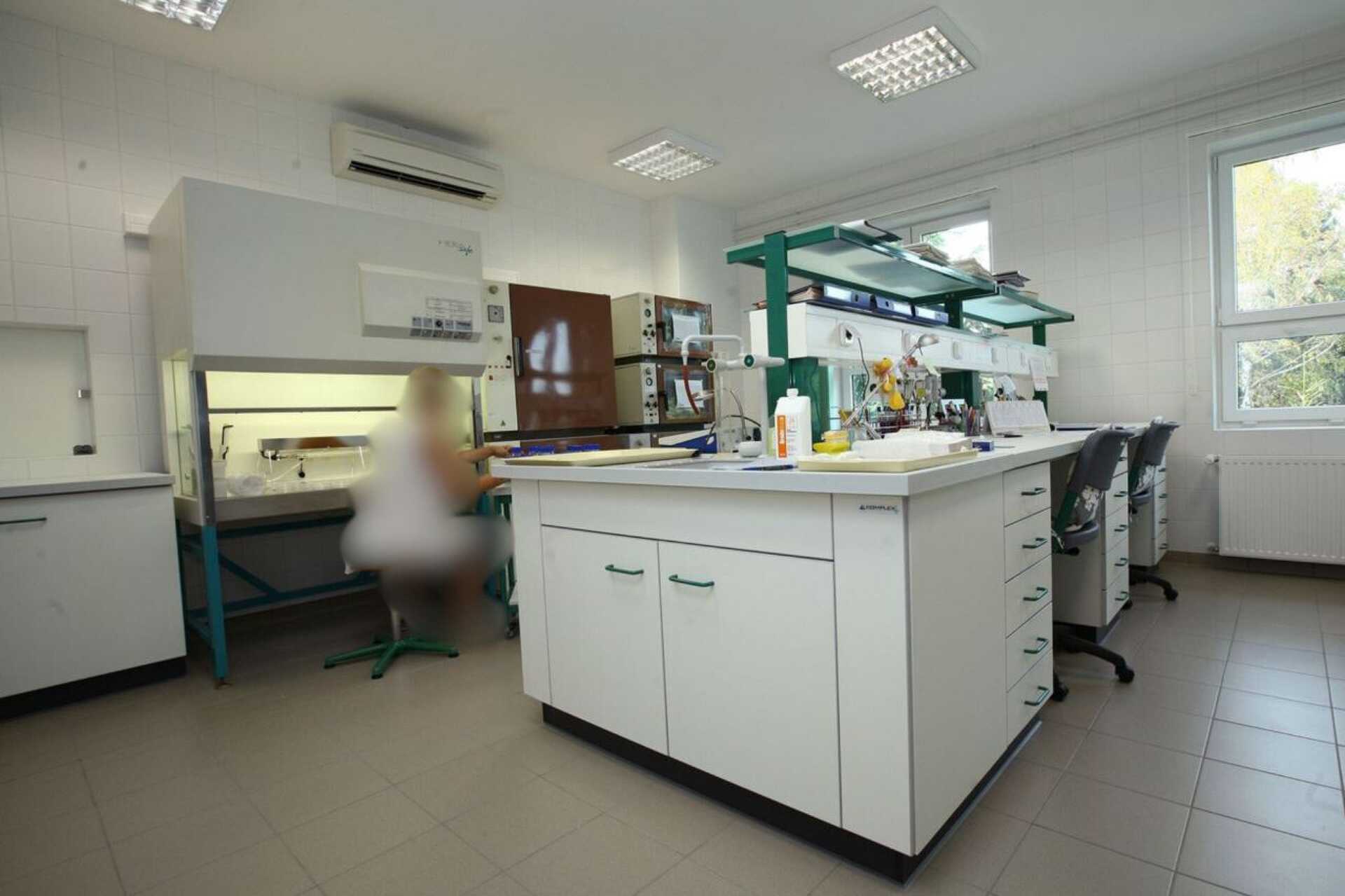 Akkreditált laboratórium folyamatosan ellenőrzi az ivóviz minőségét