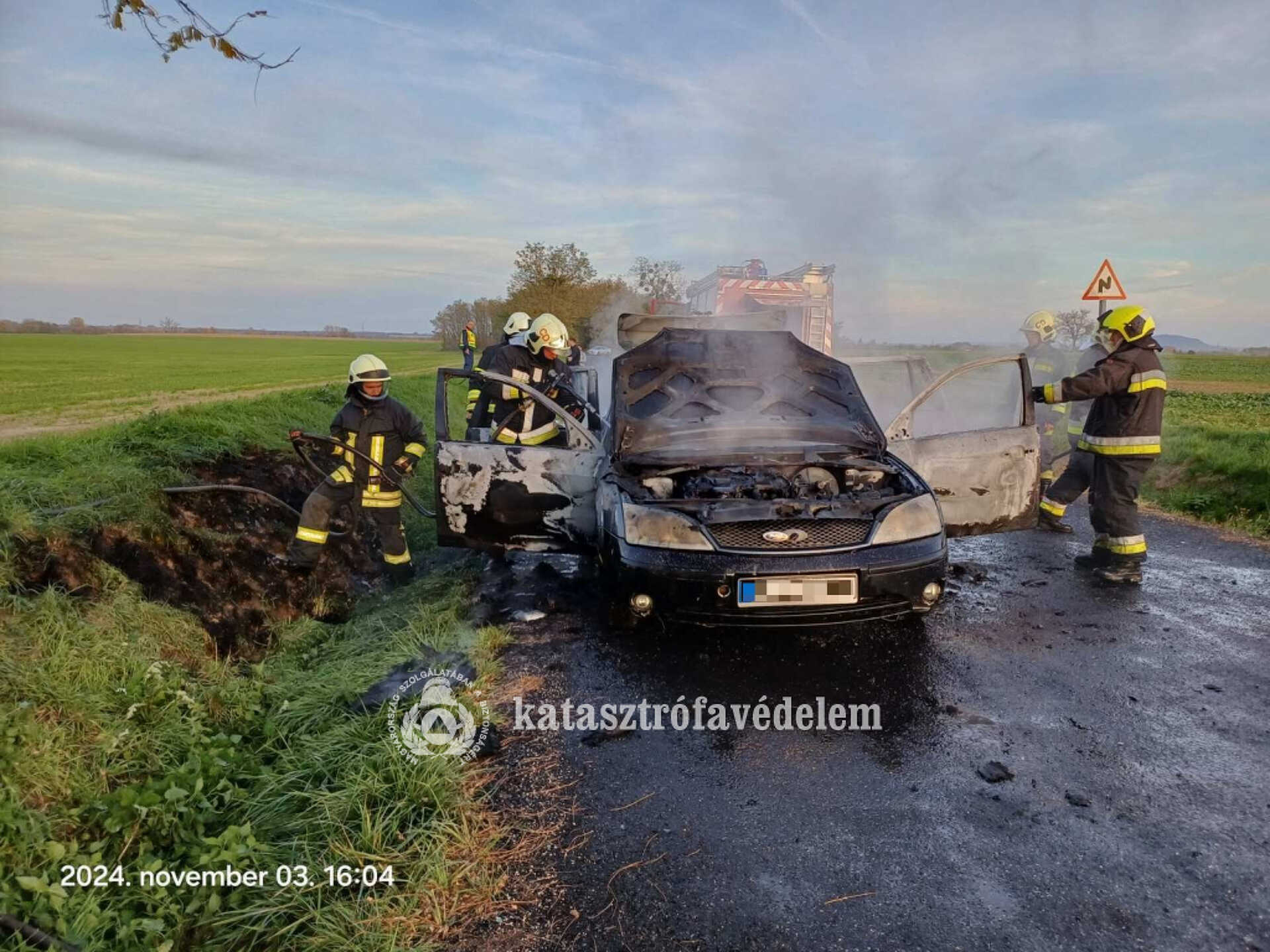 Autó gyulladt ki Celldömölk és Izsákfa között