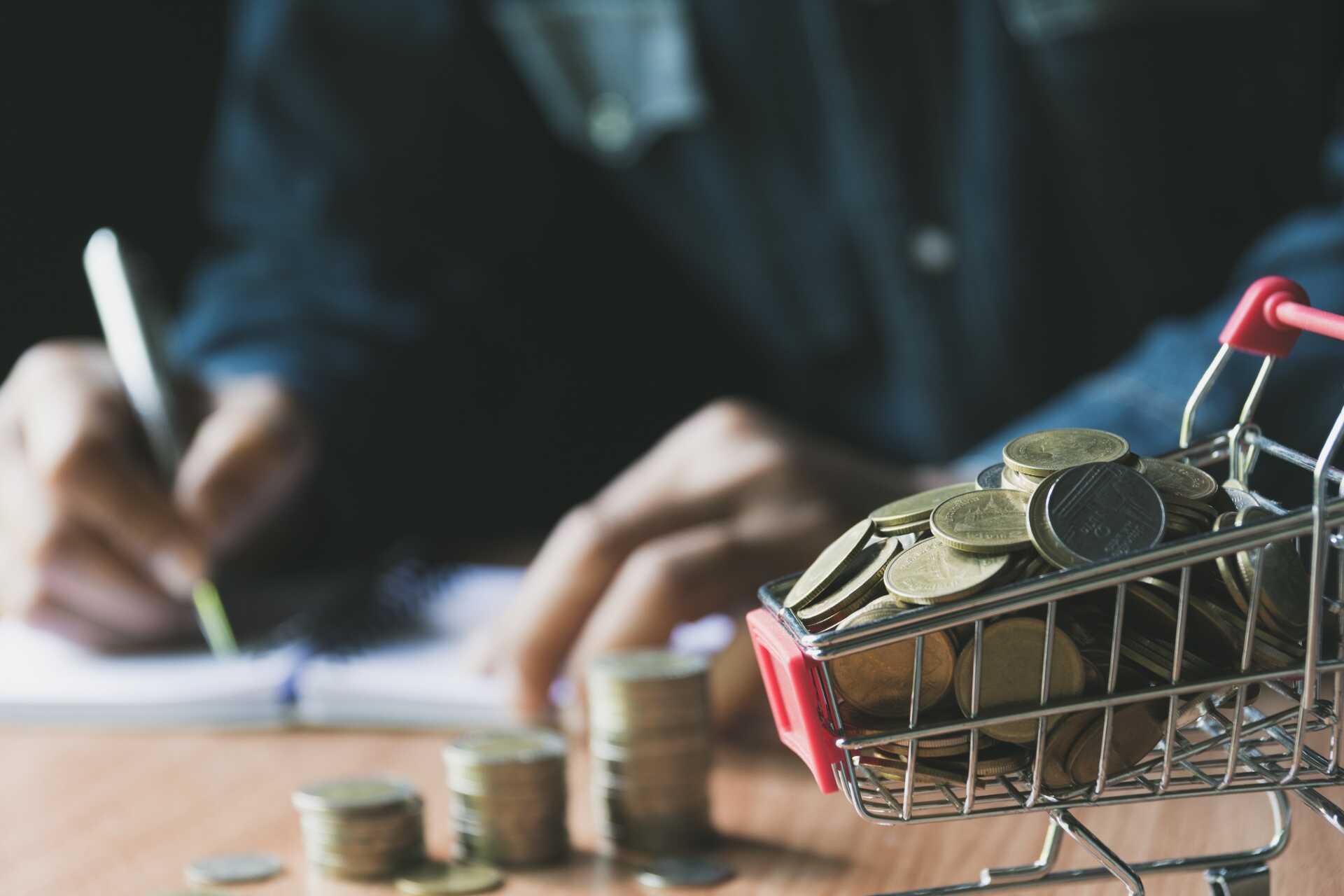 5 anyagi döntés, ami megkönnyítheti a dolgunkat, ha fizetéstől fizetésig élünk