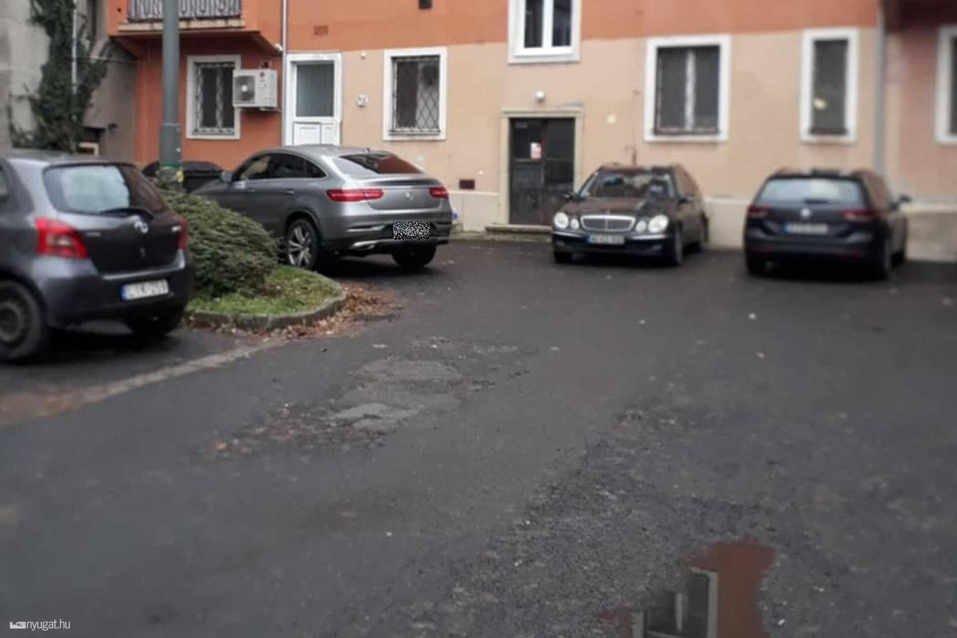 Szabálytalan parkolás, Thököly utcai parkoló