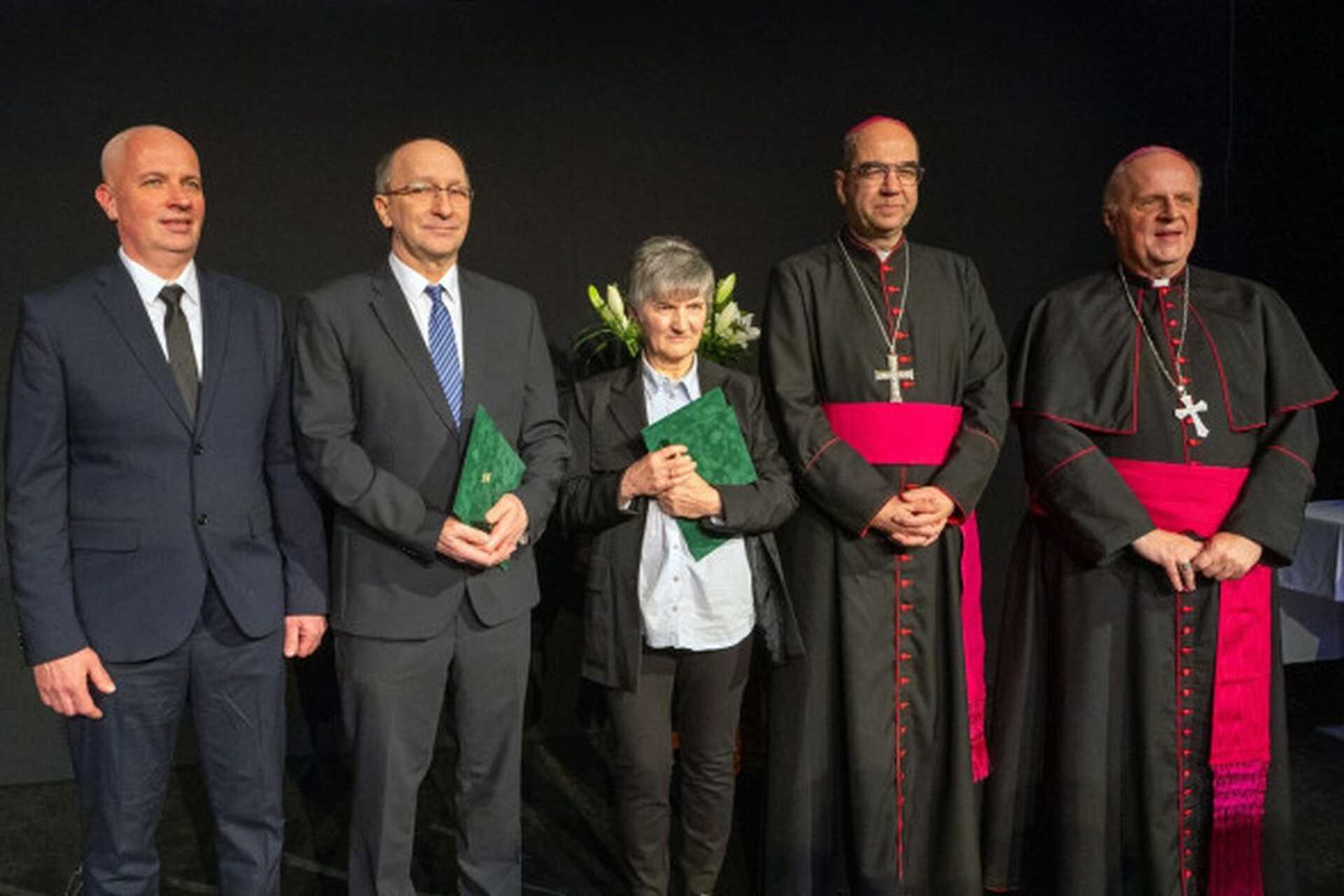 Dr. Szabó Barna, Dr. Gombocz László, Virágh Lászlóné, Dr. Székely János és Michael Wallace Banach