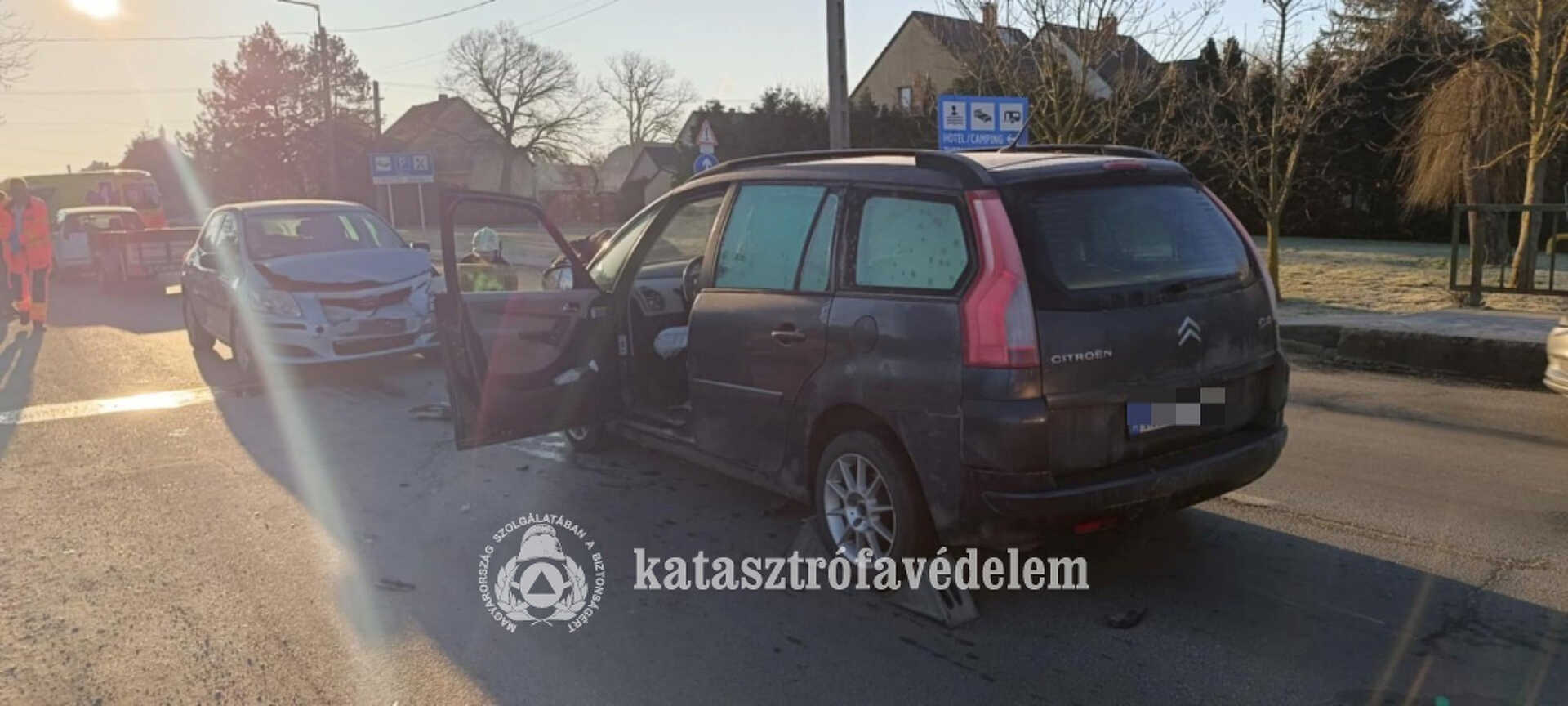 Okosóra jelezte a balesetet Sárváron