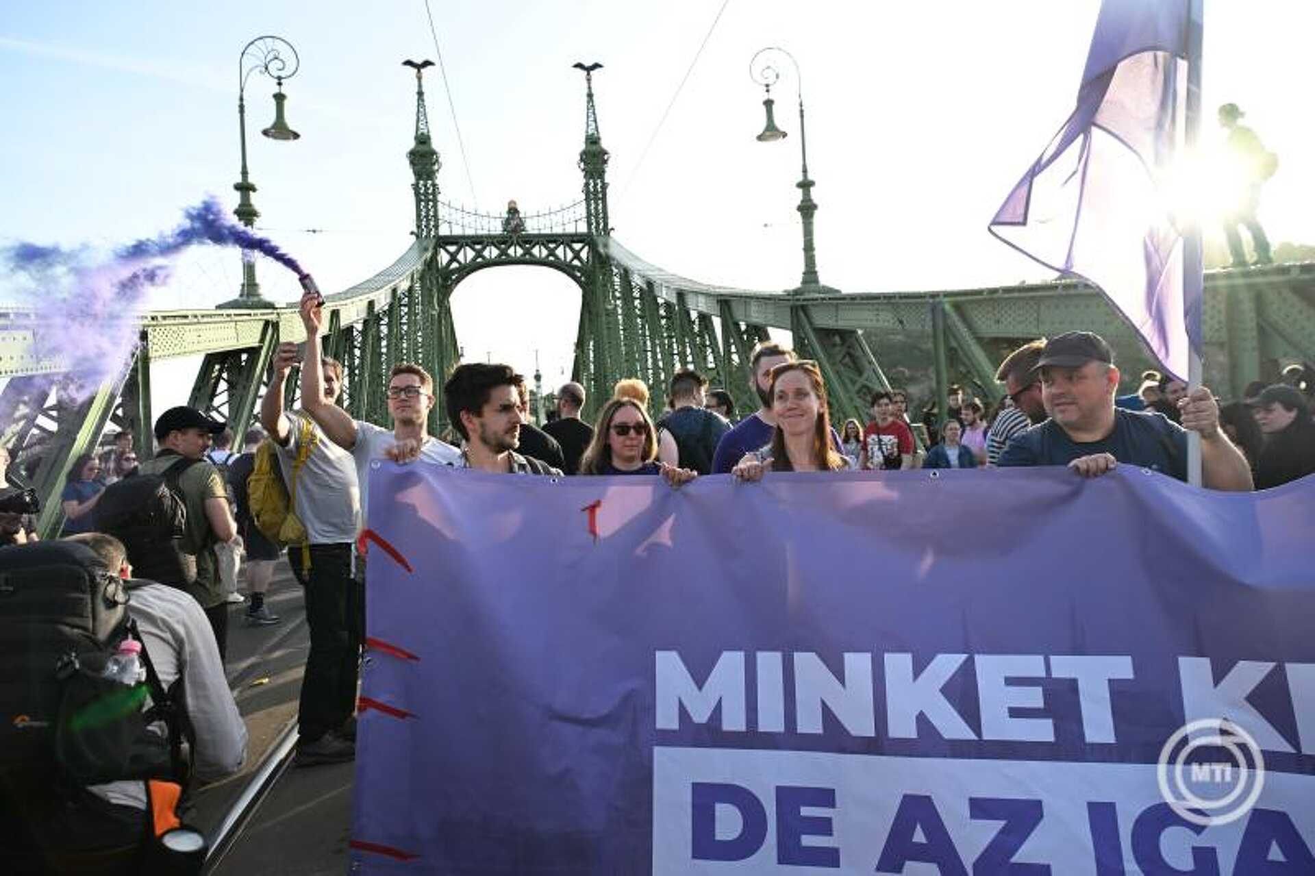 Tüntetés április 22-én