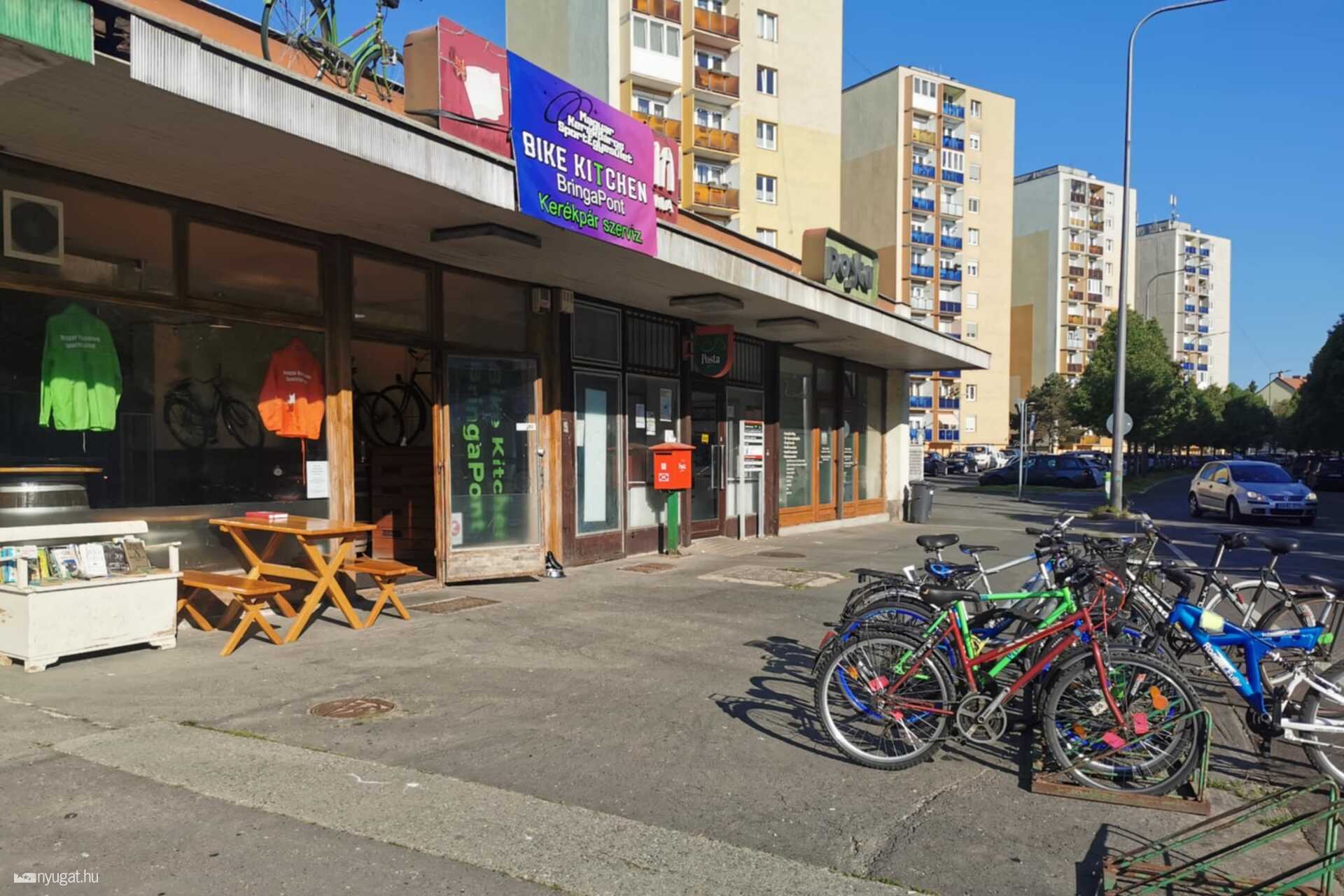 Újra nyitva egy kis csavarral