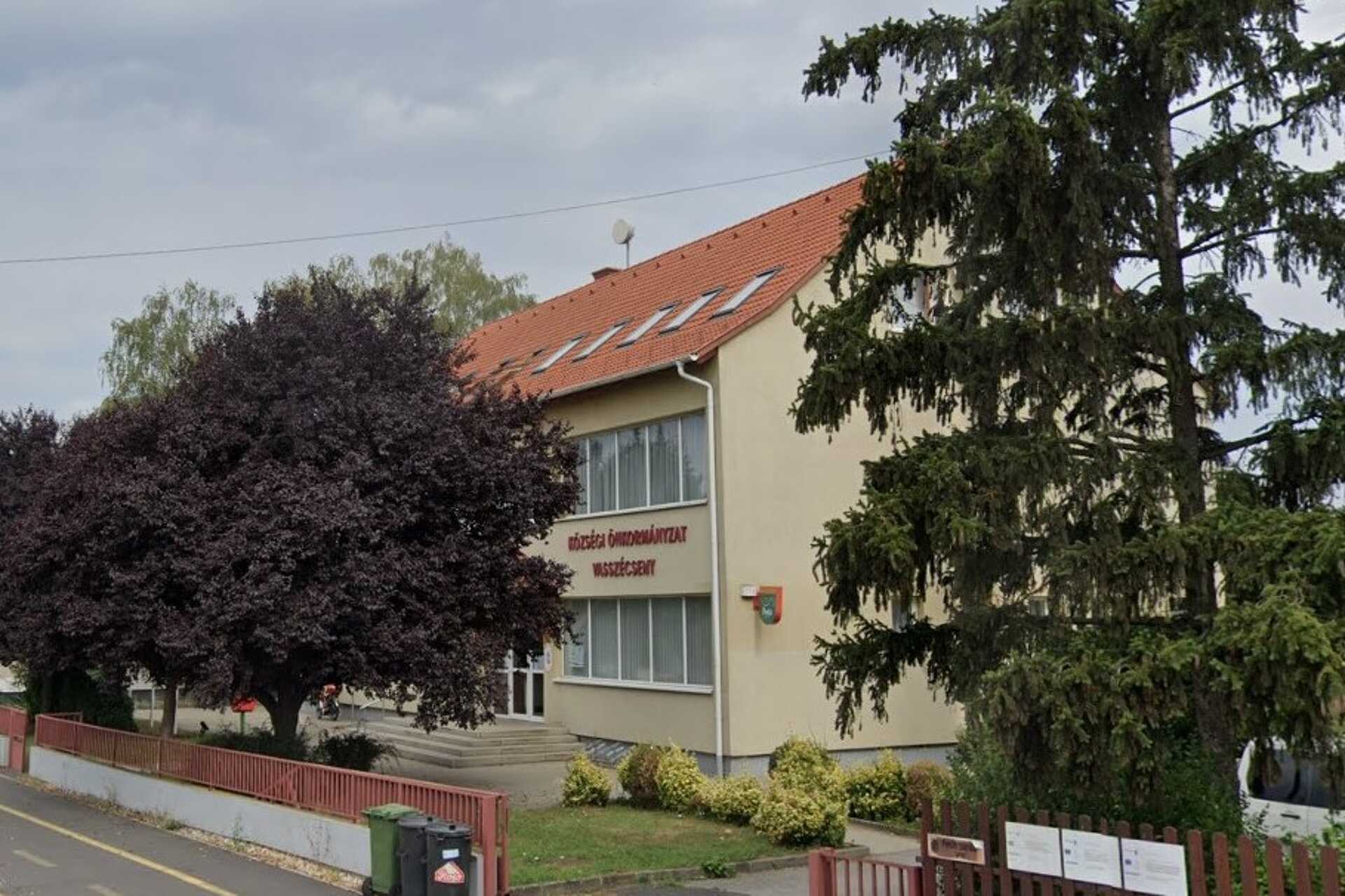Vasszécseny, posta és önkormányzati hivatal