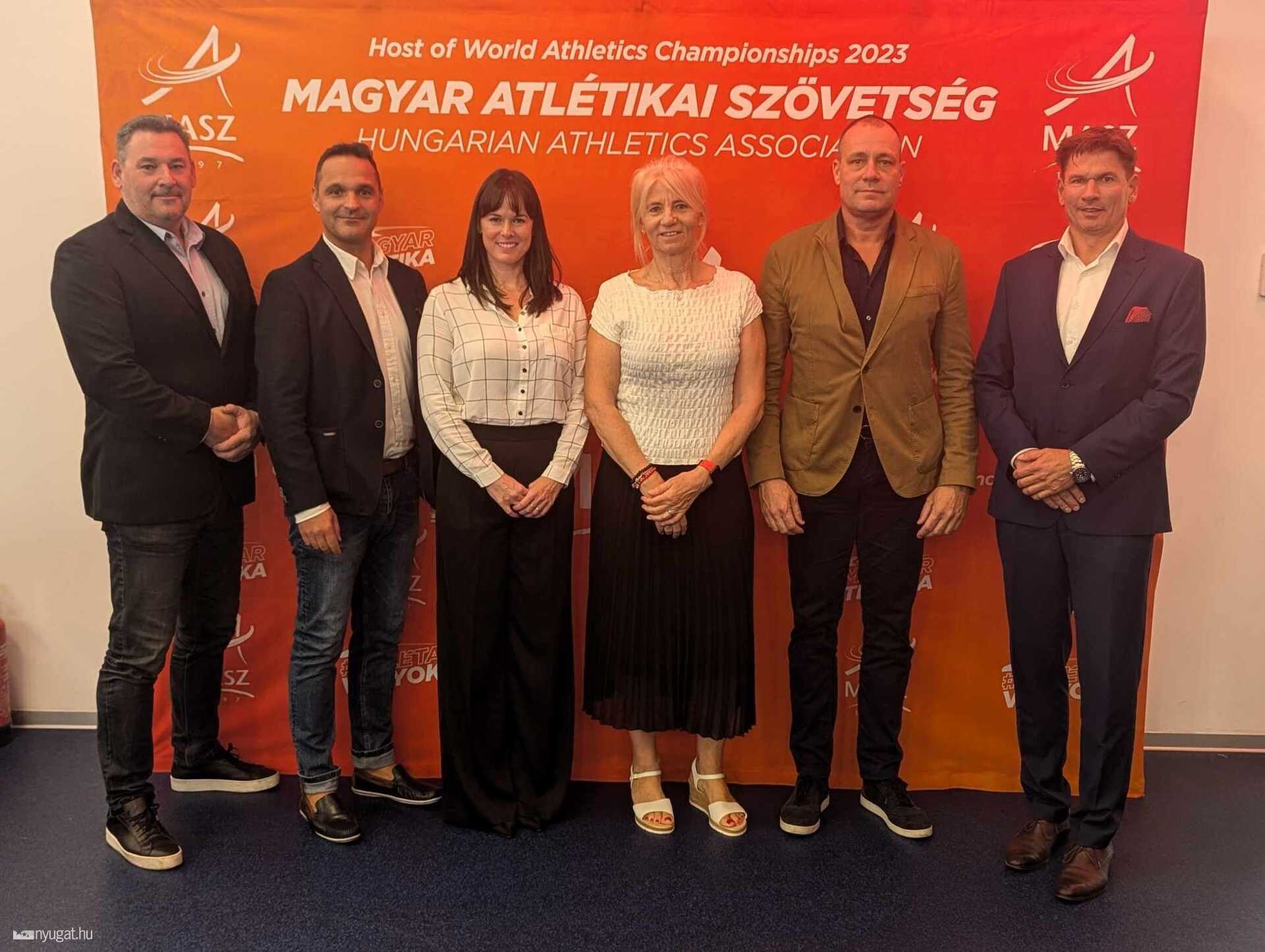A Magyar Atlétikai Szövetség elnöksége, balról az első Németh Zsolt, jobbról a második Gyulai Miklós