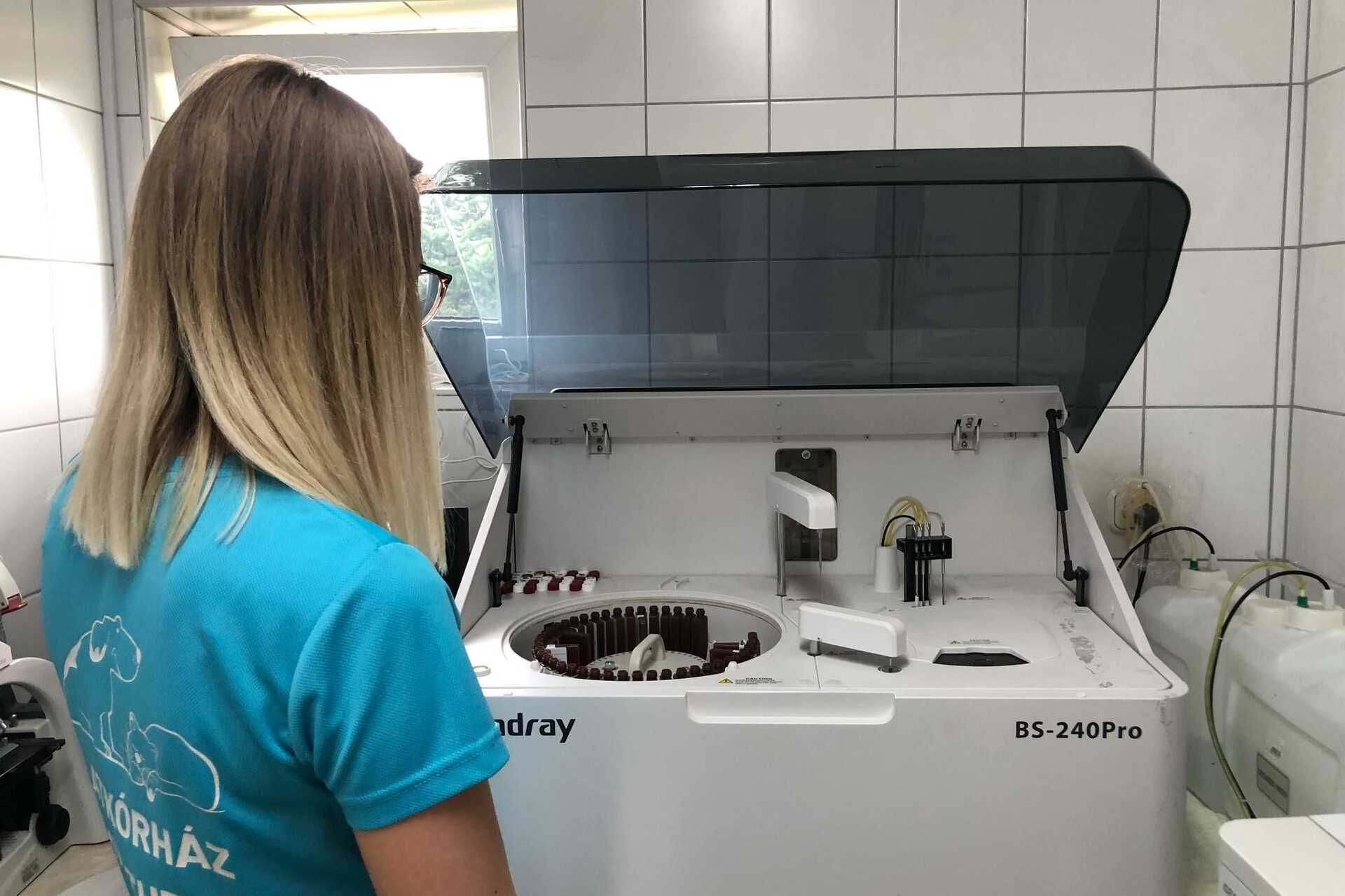 A nedves biokémiai gépben a folyadéknak áramolnia kell 