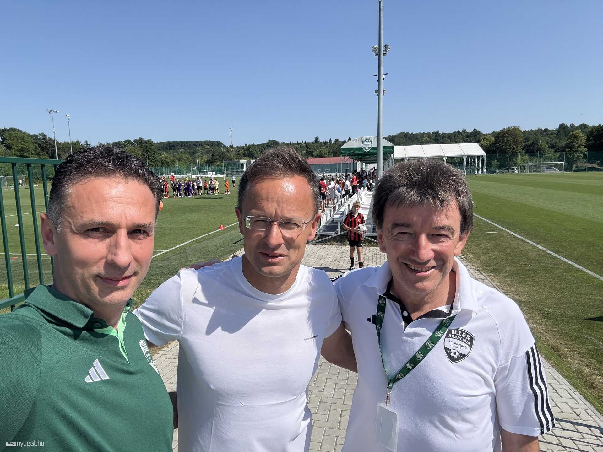 Halmai Gábor, Szijjártó Péter és Illés Béla