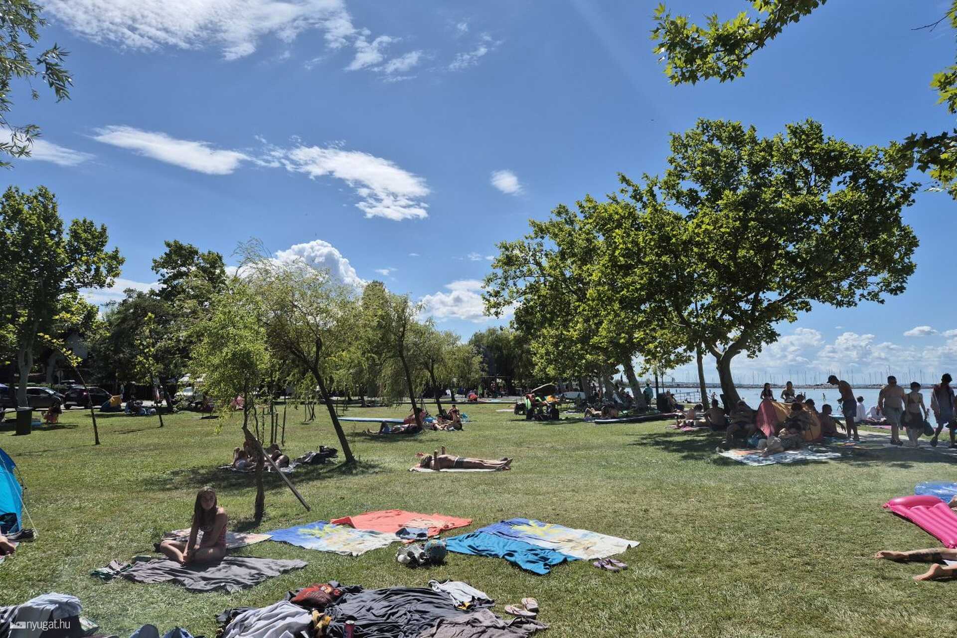 Balatonfenyvesi strand, Balaton