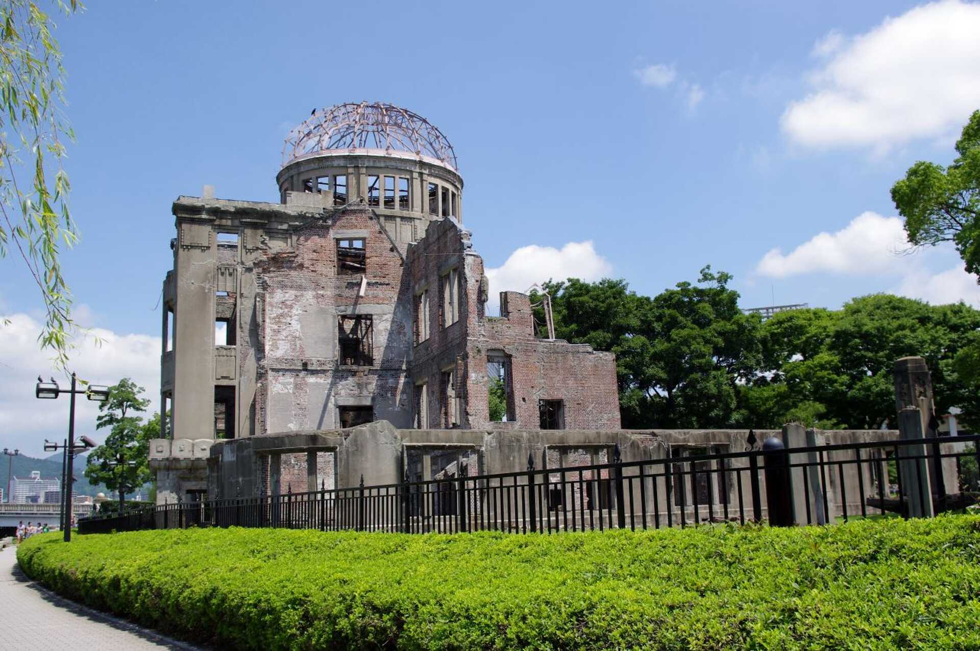 Az atombomba-dóm Hirosmimában, az épületet a támadás utáni állapotában hagyták meg mementóként