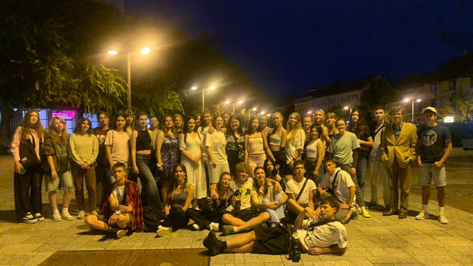 Az ukrán fiatalok a szombathelyi Fő téren