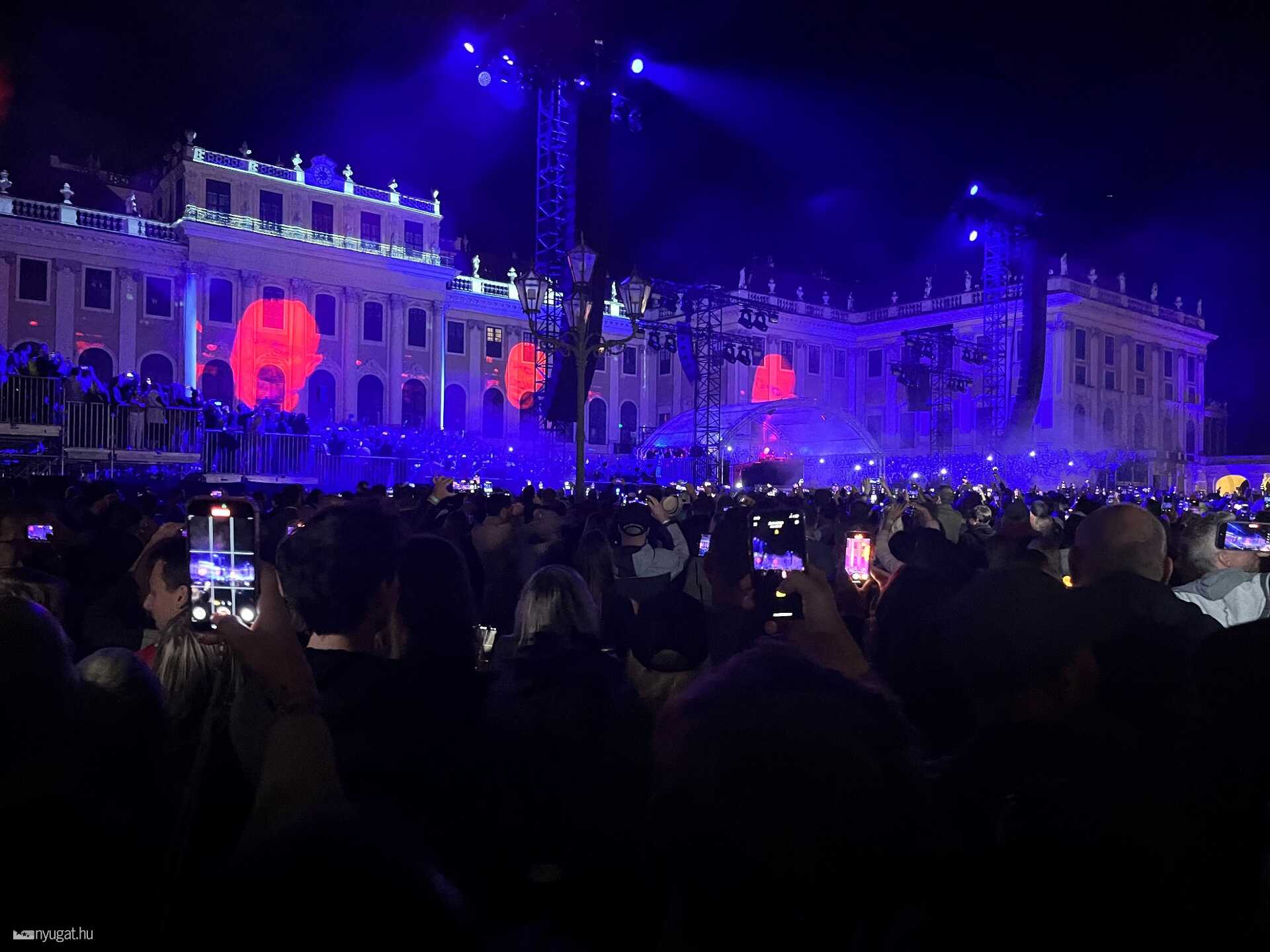 LED-fal helyett a barokk kastély volt a 