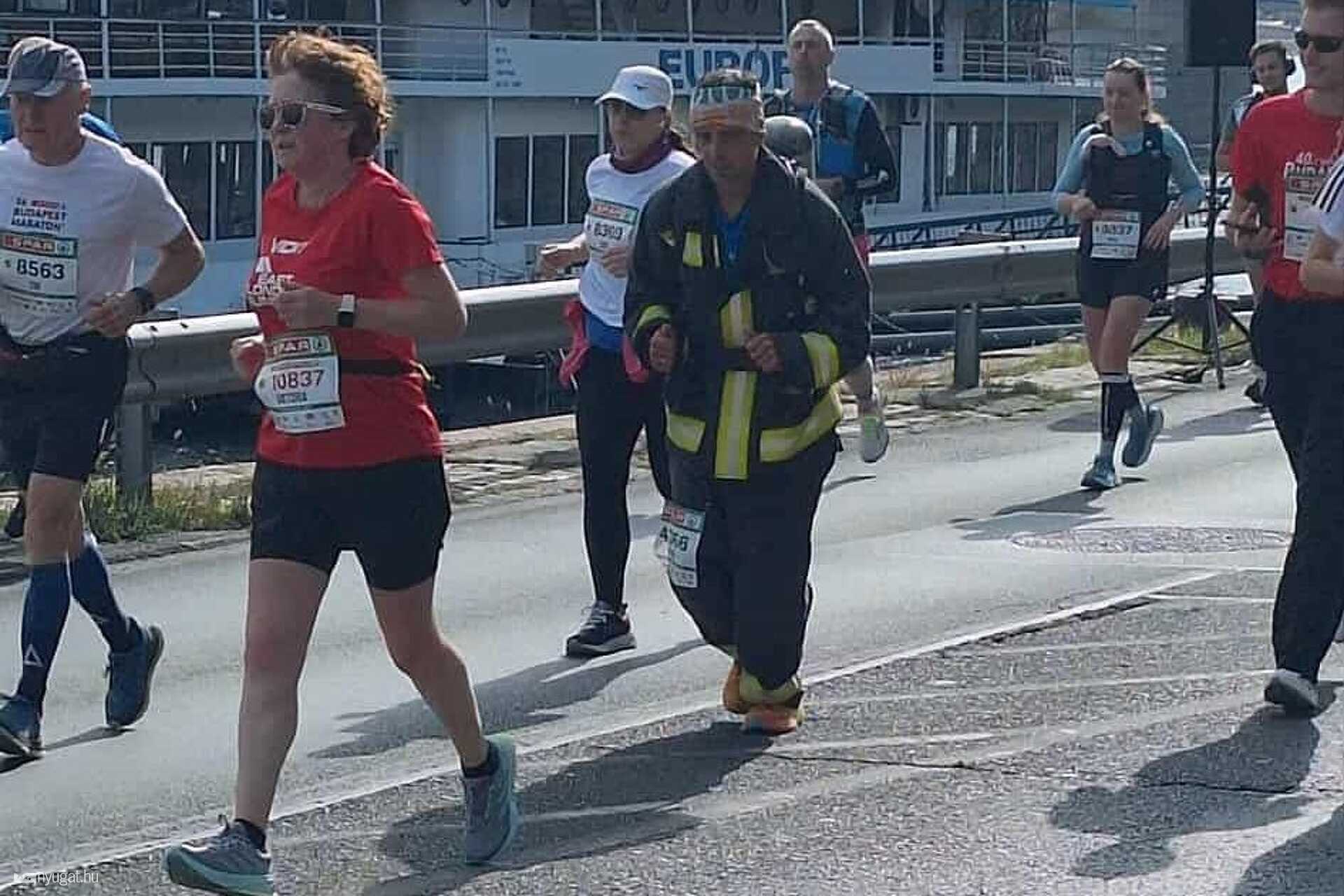 A szombathelyi tűzoltó, Borbás Tibor teljes védőfelszerelésben futotta le a maratont
