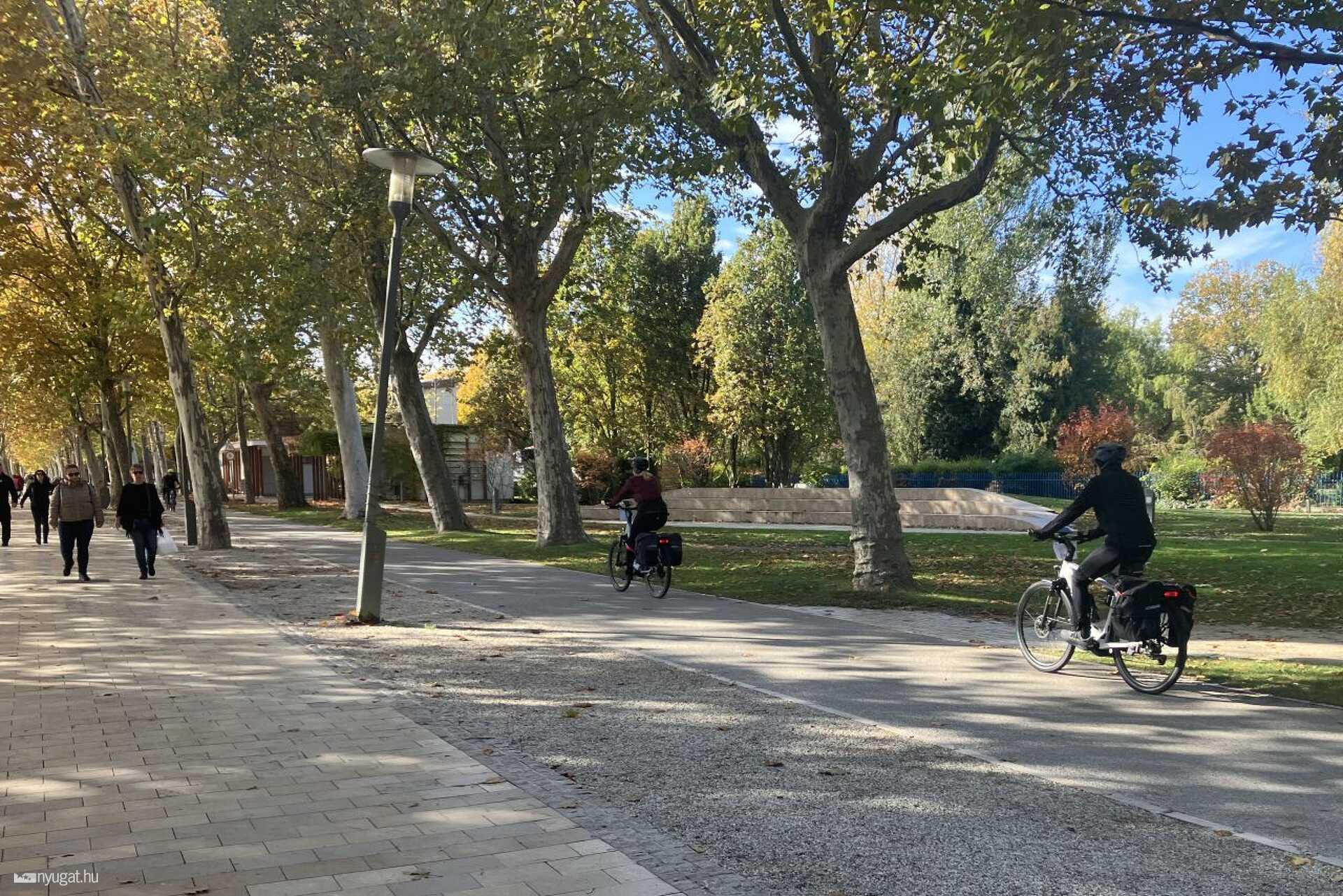 Ősz a balatonfüredi Tagore sétányon