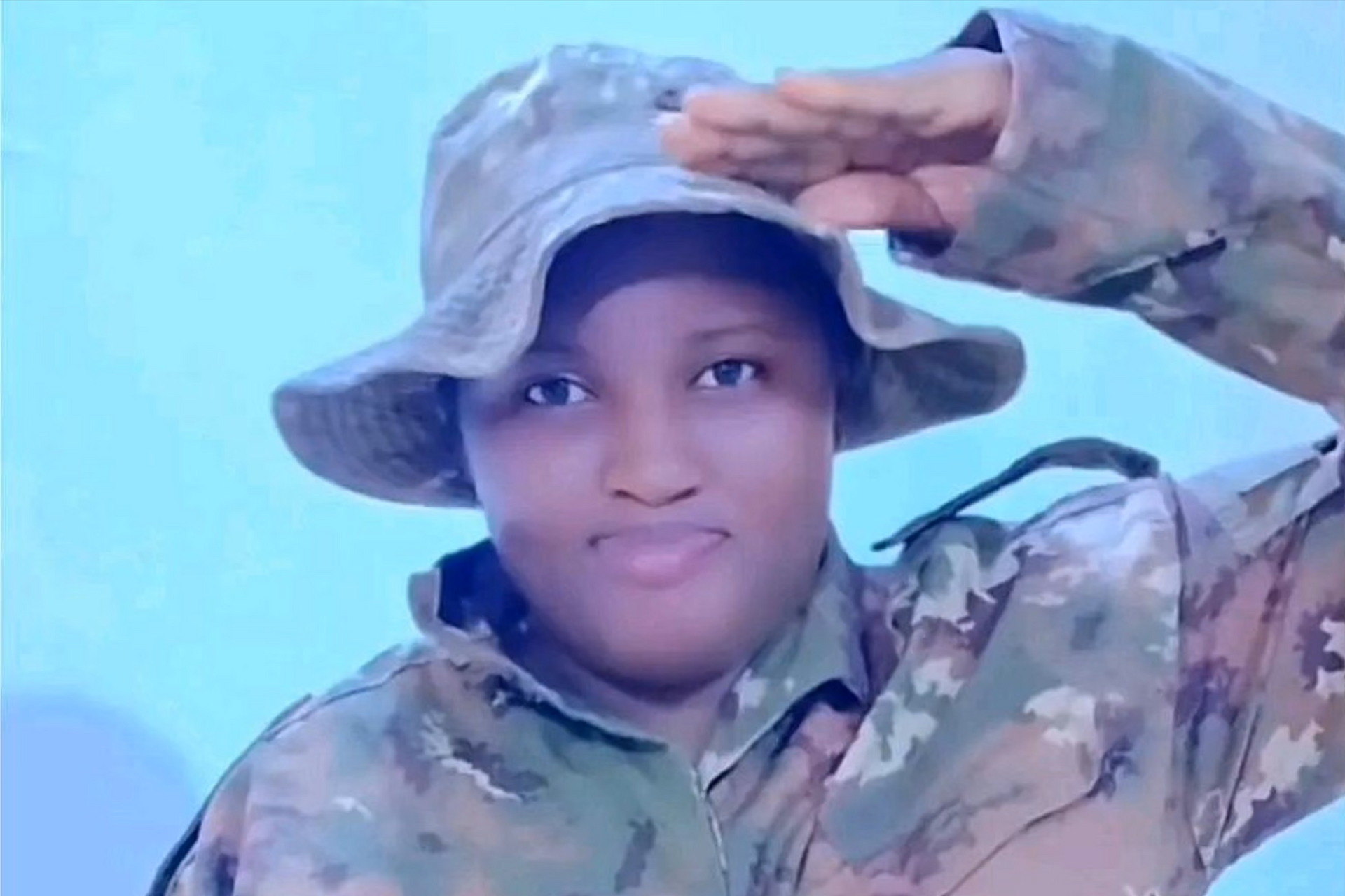 Mariam Cissé, a kivégzett influenszer, aki katonai ruhában pózol