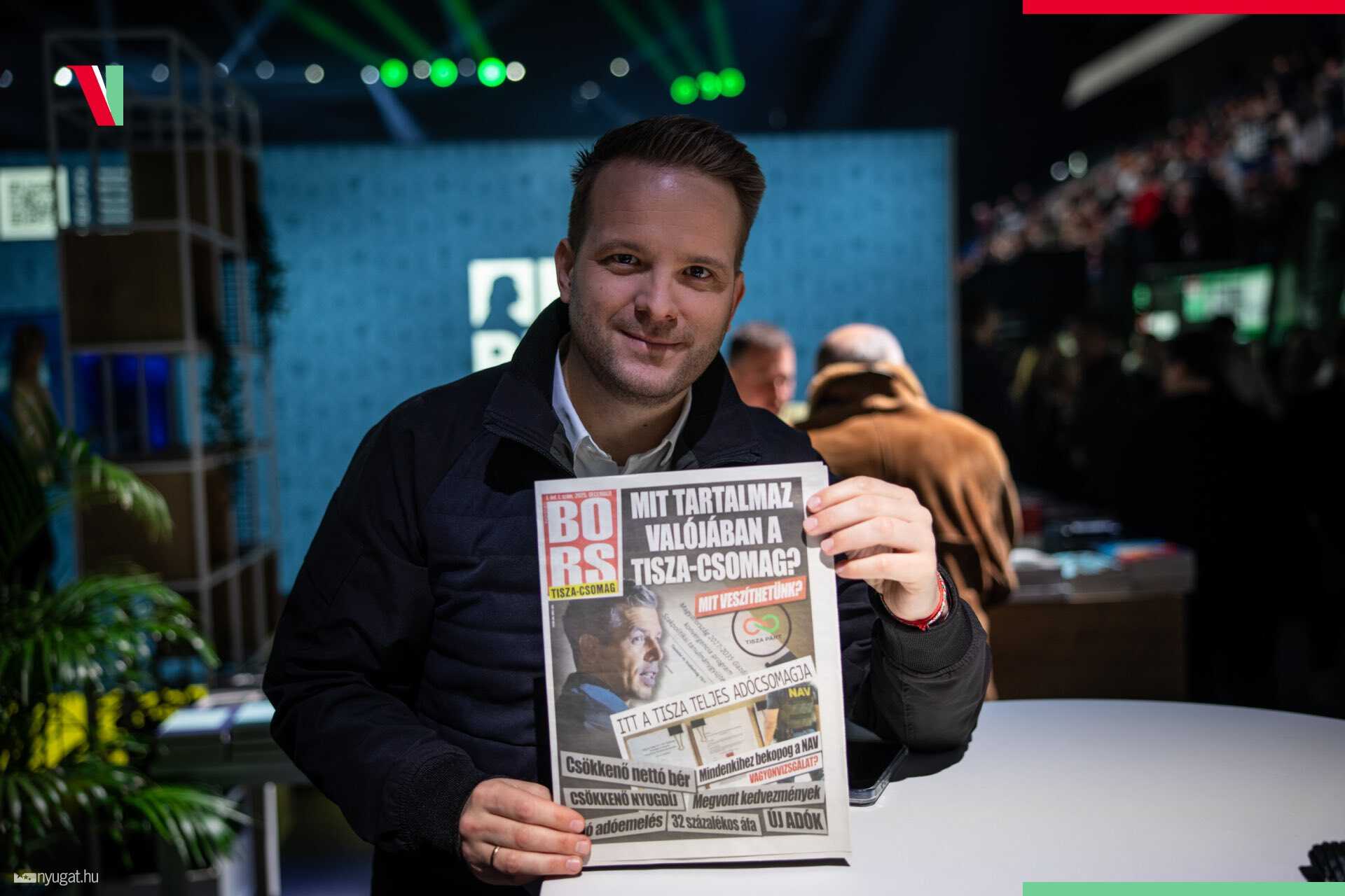 Fideszesek a betiltott Bors különszámmal