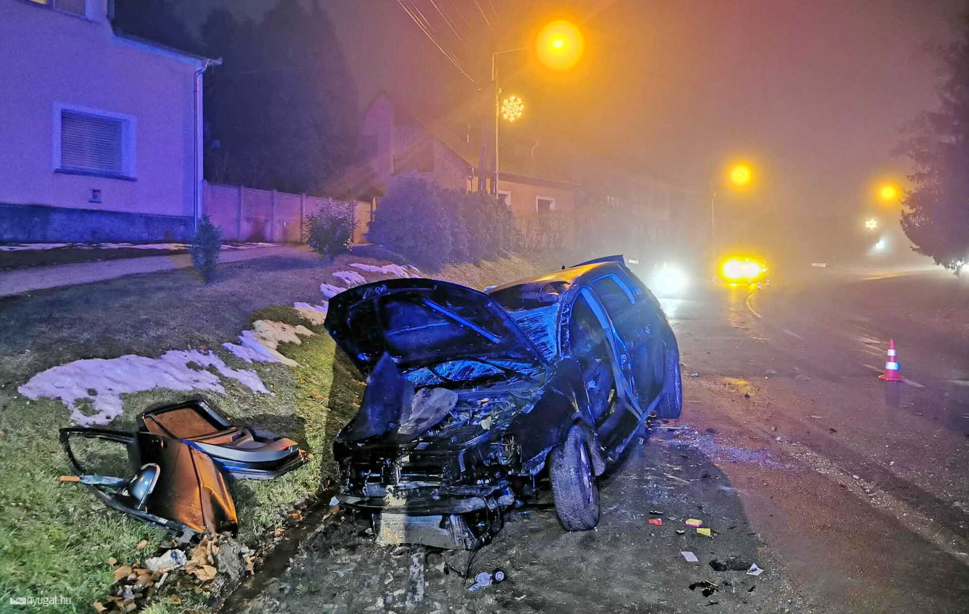 Támfalnak hajtott és felborult egy Volkswagen Vépen