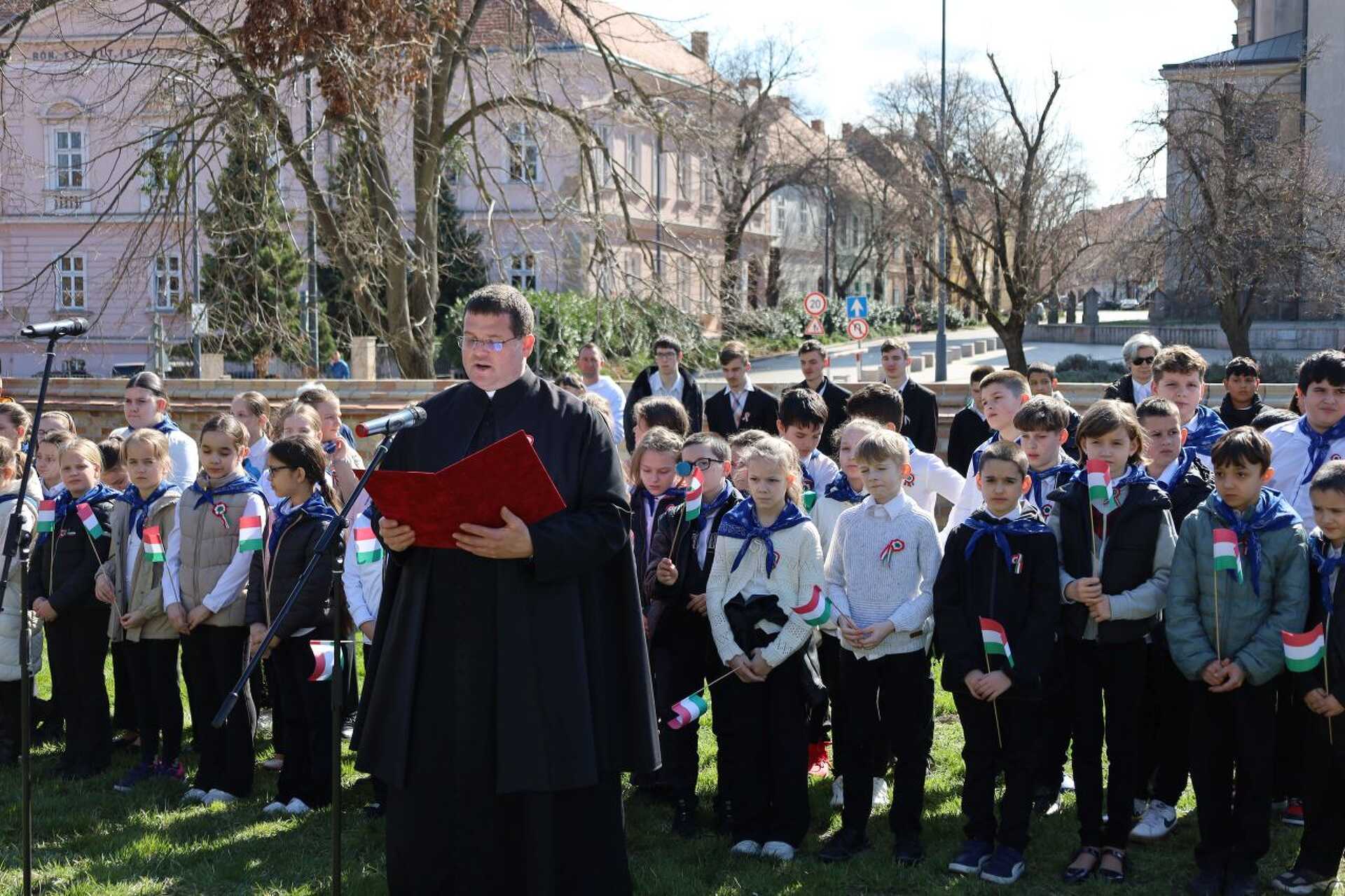 Cséry Gergő plébános atya