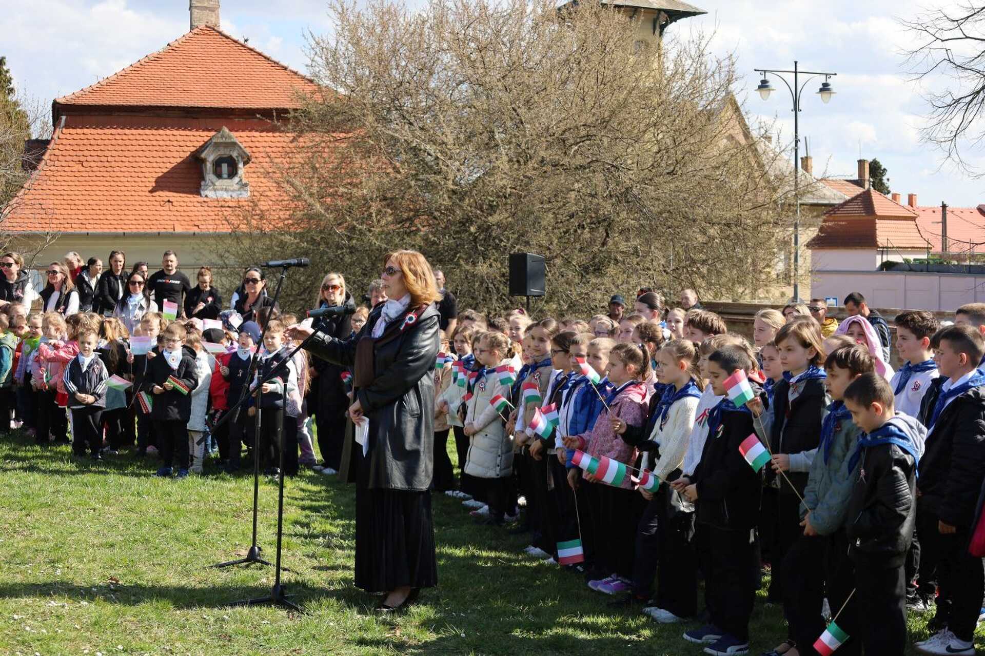 Balatoniné Horváth Sarolta karvezető,össznépi ének 