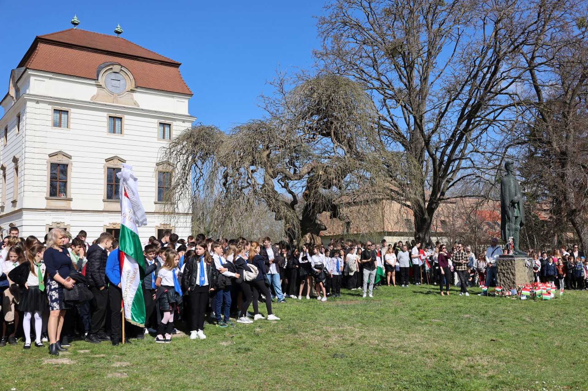 A Nemzeti dal jubileumi szavalása Pápán