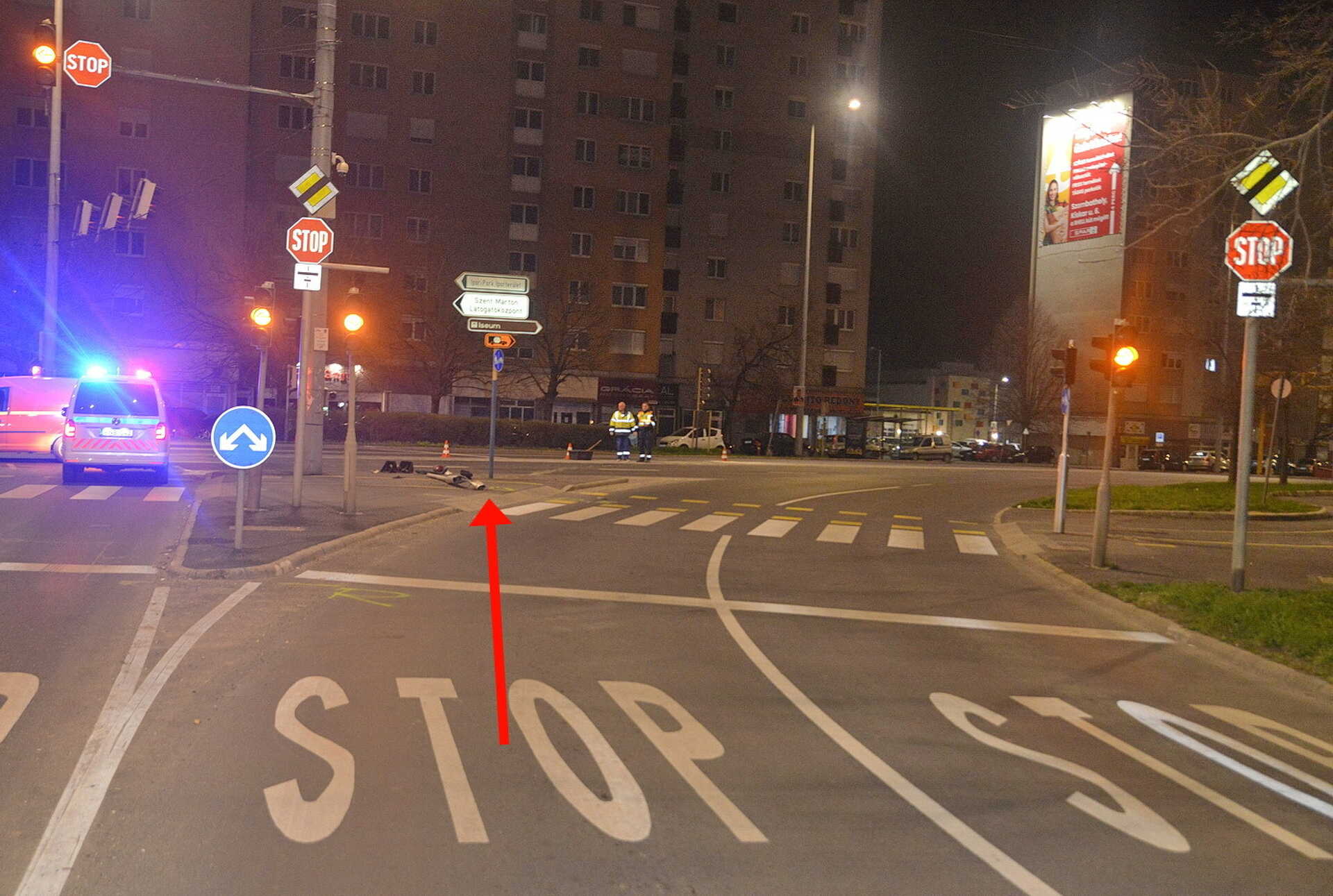 A nyíl jelöli az egykori jelzőlámpa helyét