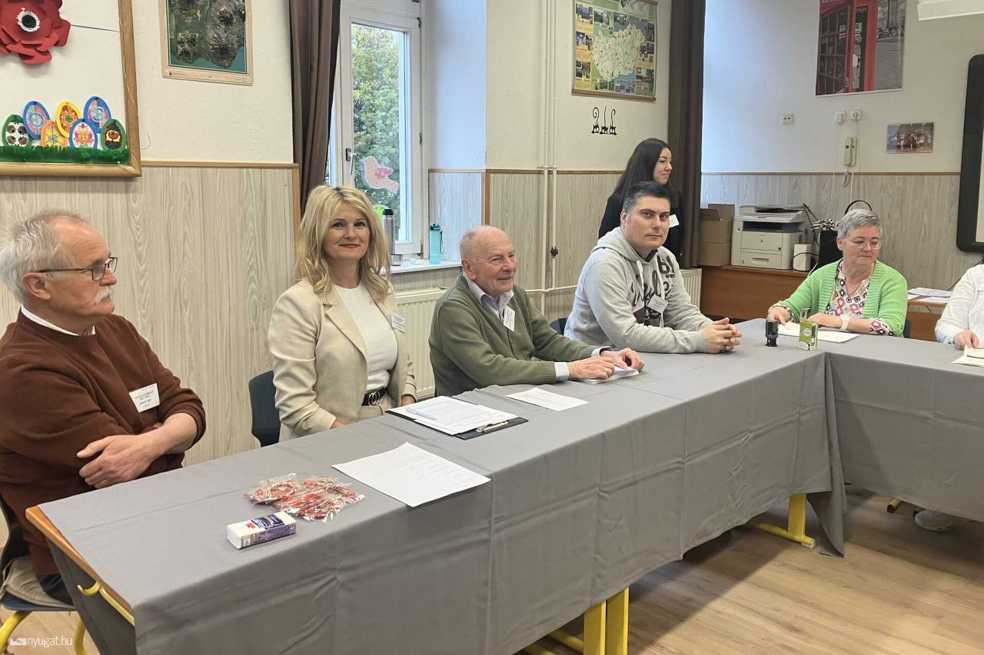 Szavazás a szombathelyi Zrínyi iskolában