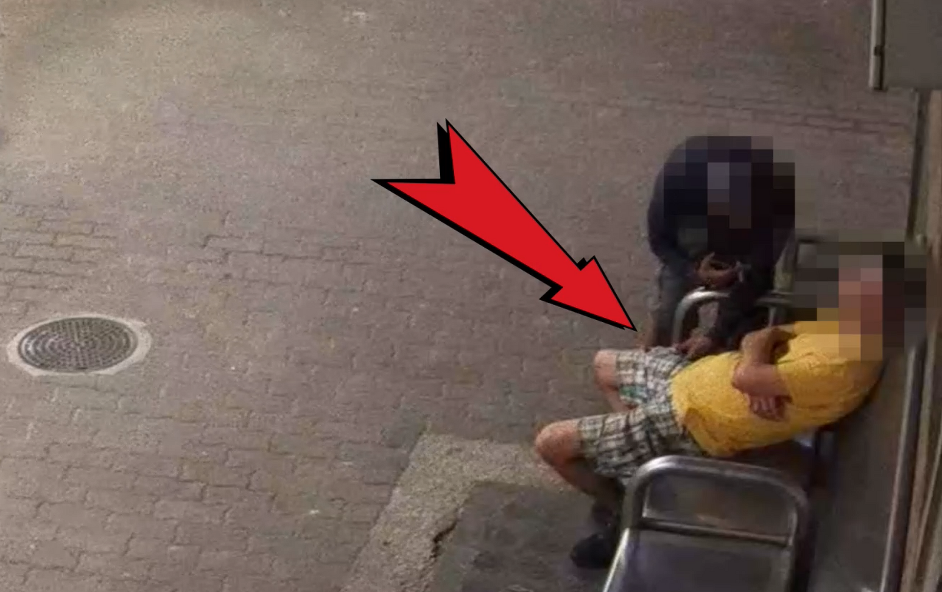 Alvó férfit fosztott ki a győri pályaudvaron