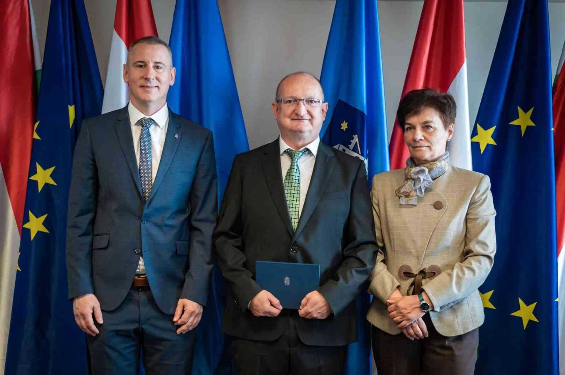Rápli átvette az országgyűlési képviselői megbízólevelet