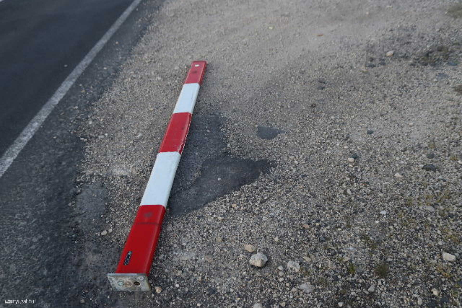 Letört félsorompót pakolt félre egy szerb sofőr Szombathelyen