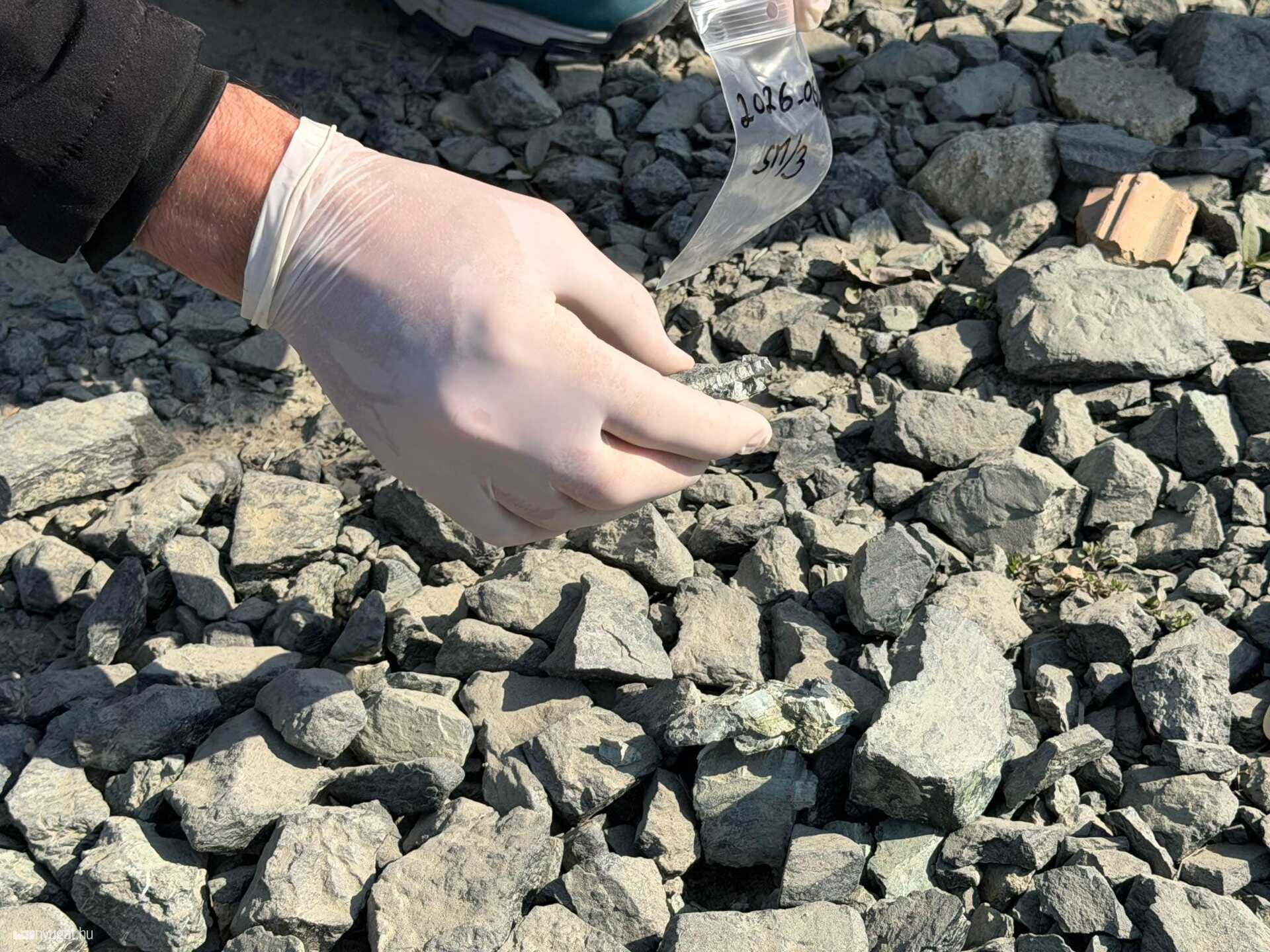 Szinte minden utcában találtak azbesztet az Oladi Platón, több helyen a határérték felett mértek