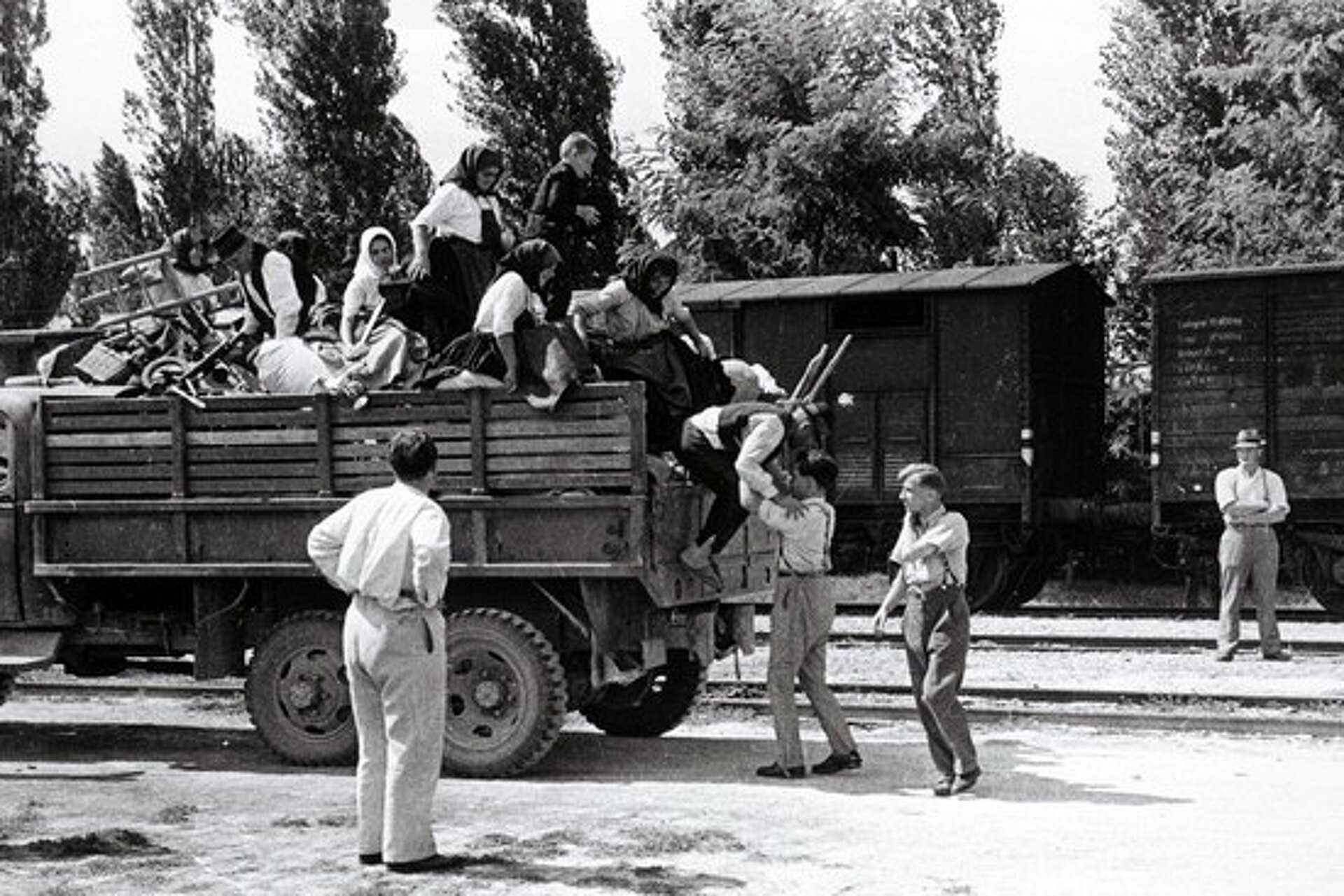 A vasútállomásokig sokszor teherautóval vitték a svábokat