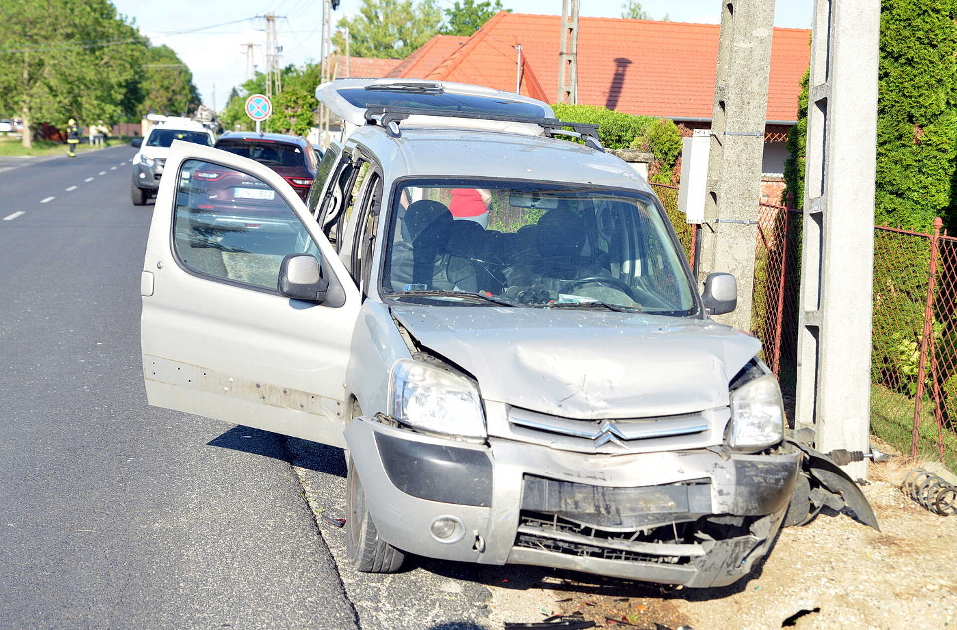 Parkoló autót tört totálkárosra egy Citroen Nagysimonyiban