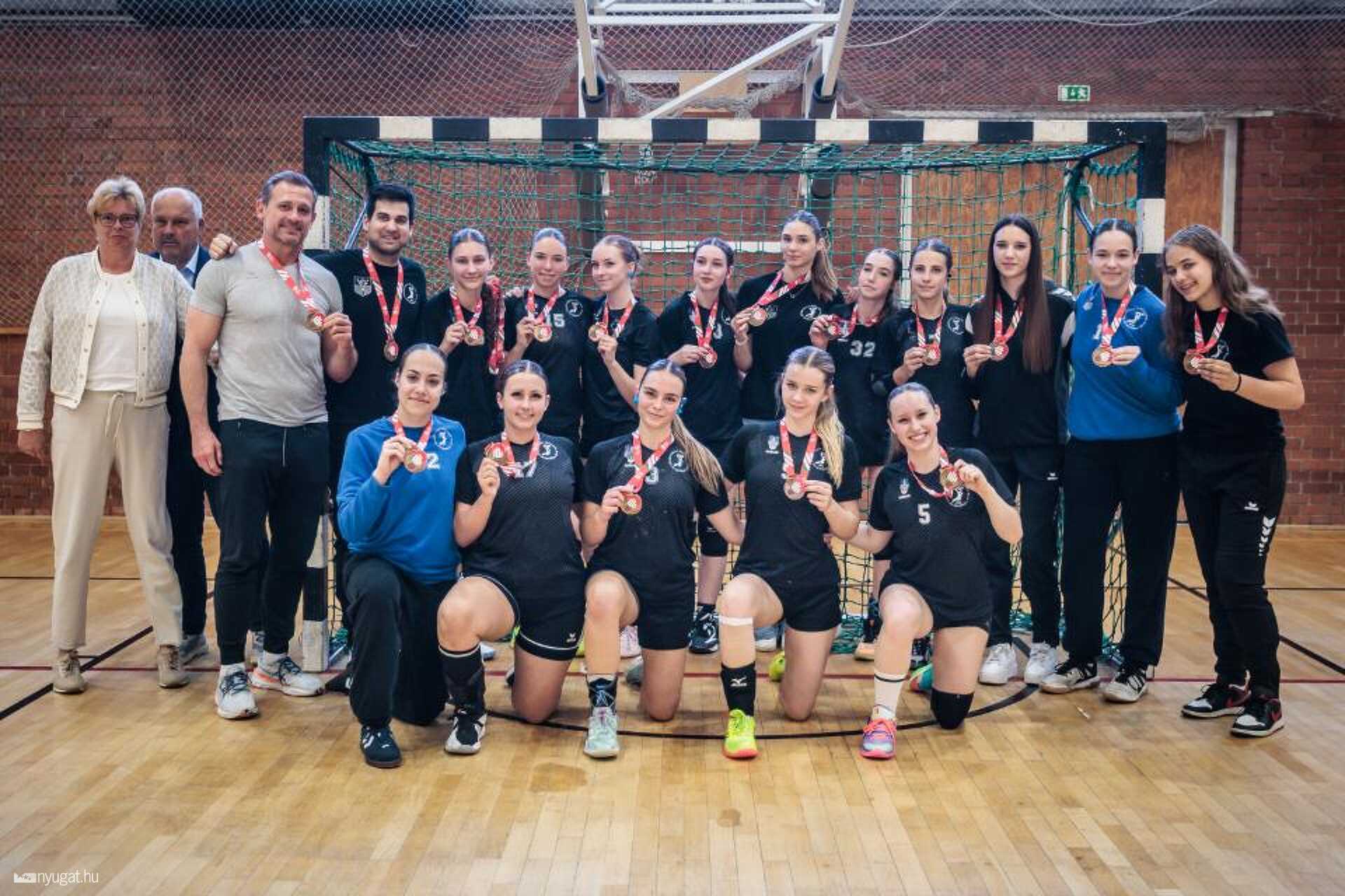 Az U16-os bronzcsapat is az ,,utcára kerül''