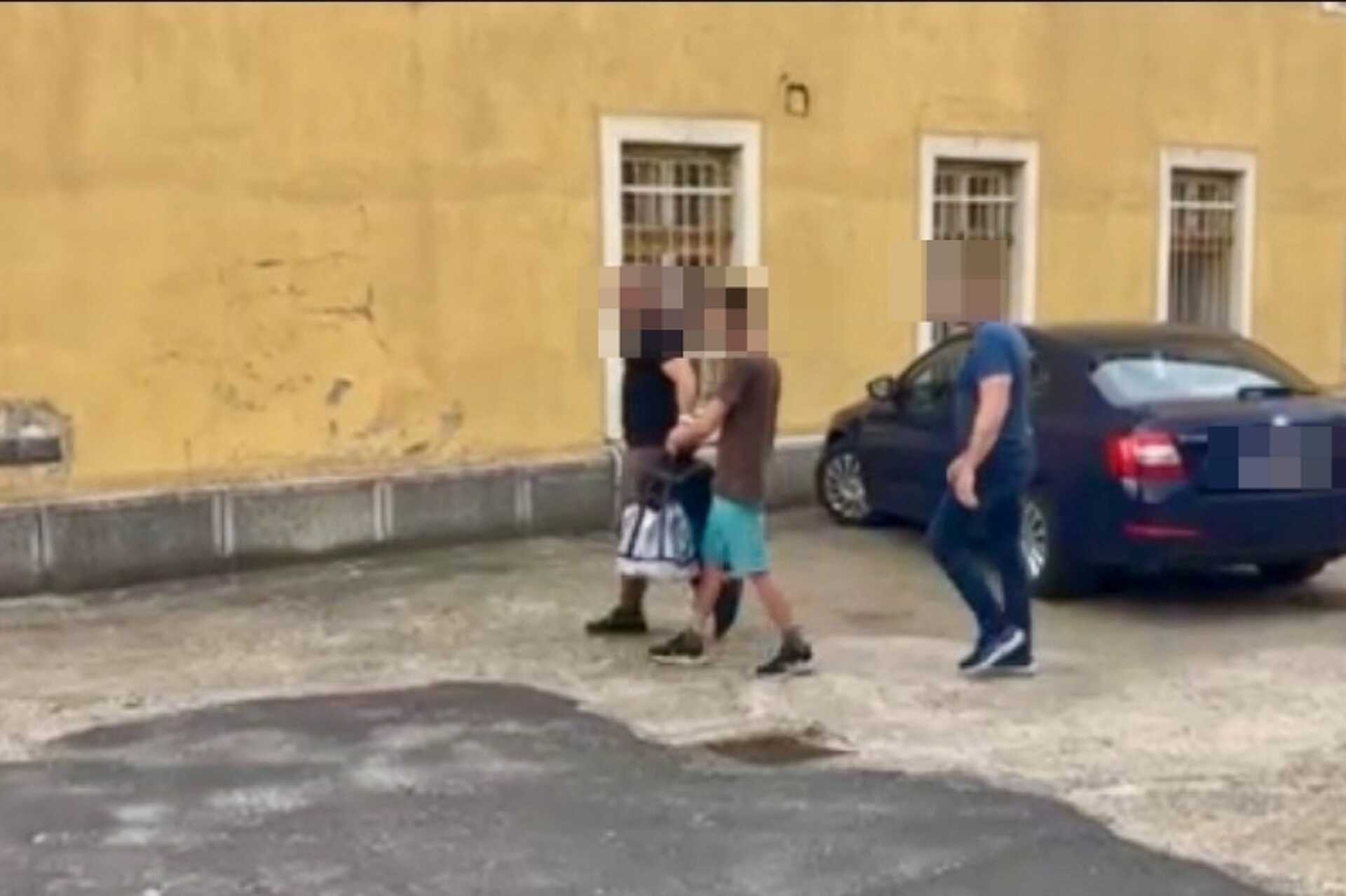 Nyitott autókból lopott értéktárgyakat egy jánosházi férfi 