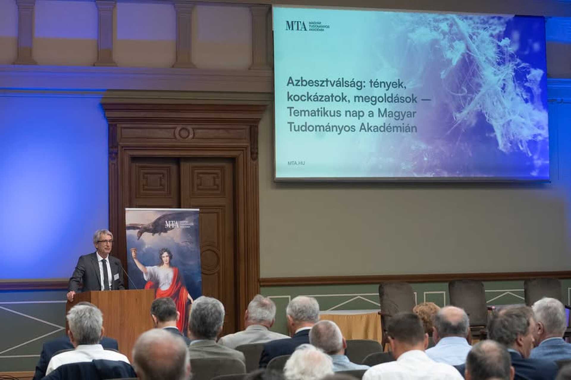 Pósfai Mihály az MTA tematikus napján