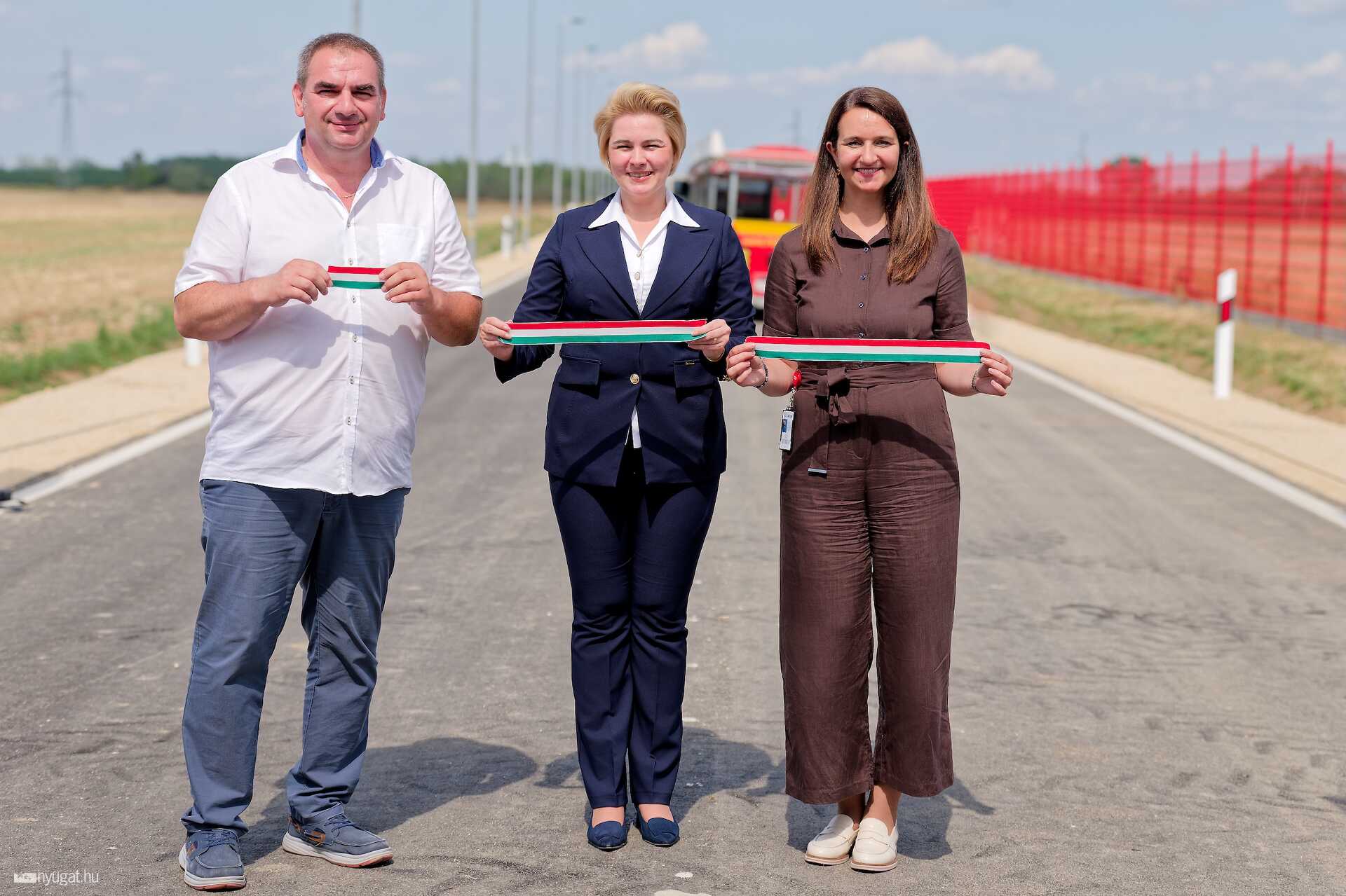 Átadták az új büki ipartelepi utat 