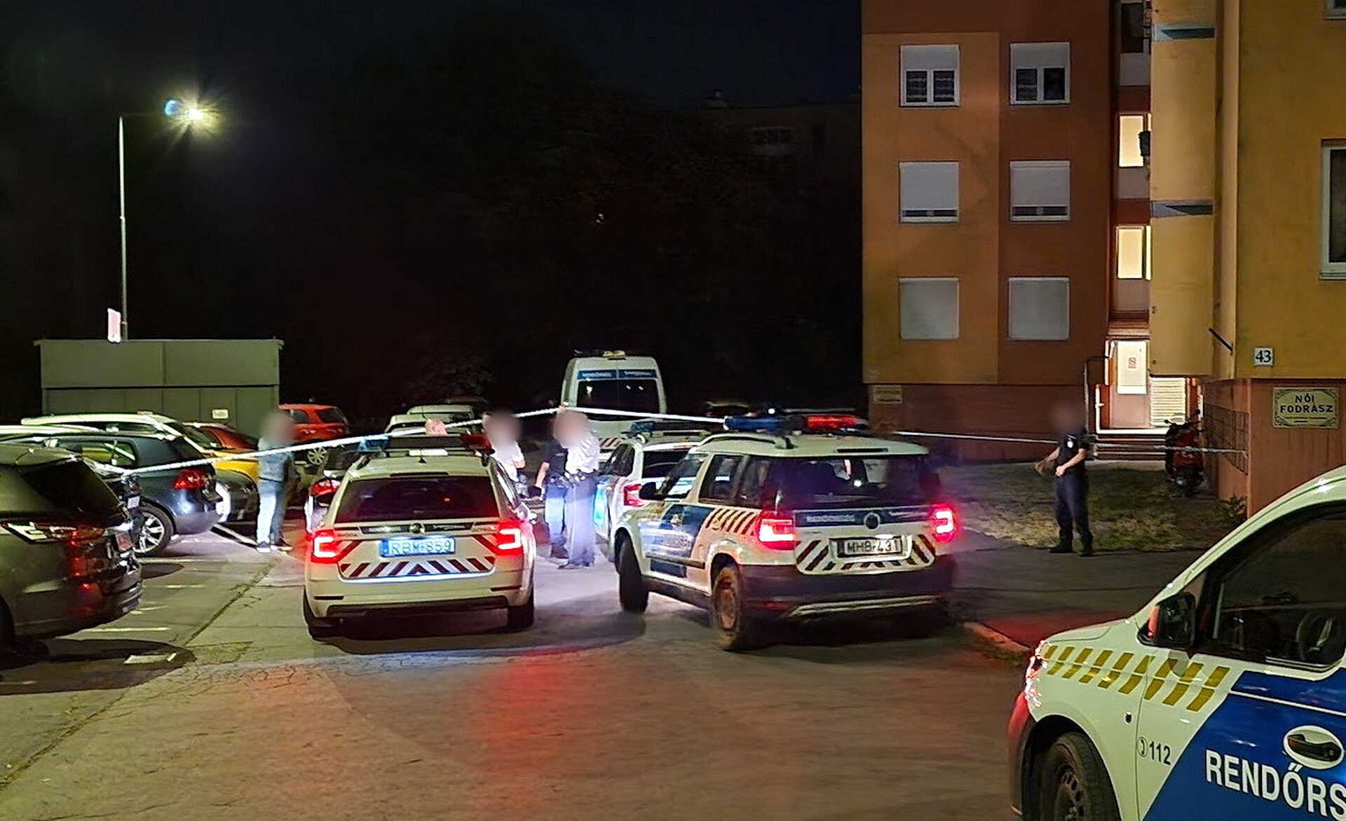 Helyszínelés a Szent Gellért utca egyik tízemeletesénél