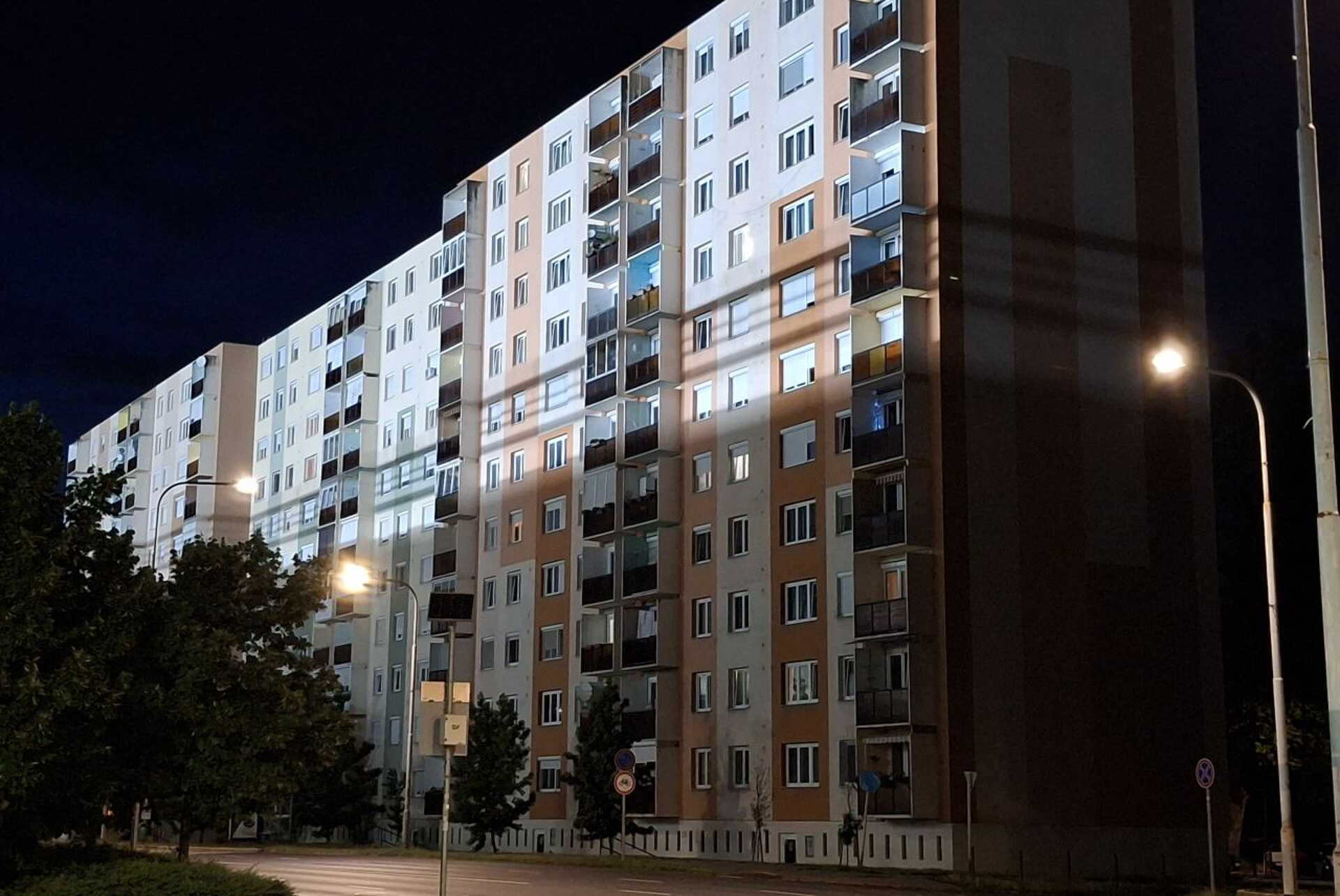A Haladás Sportkomplexum reflektorai megvilágítják a környéket
