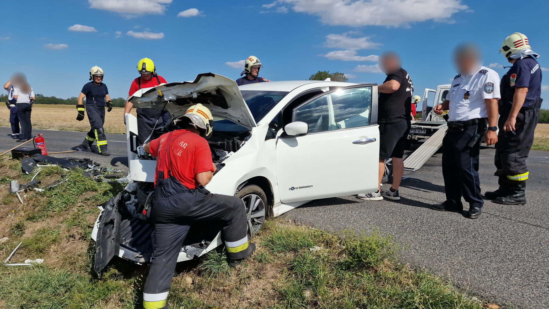 Nissan hajtott egy FIAT lakóautó oldalába