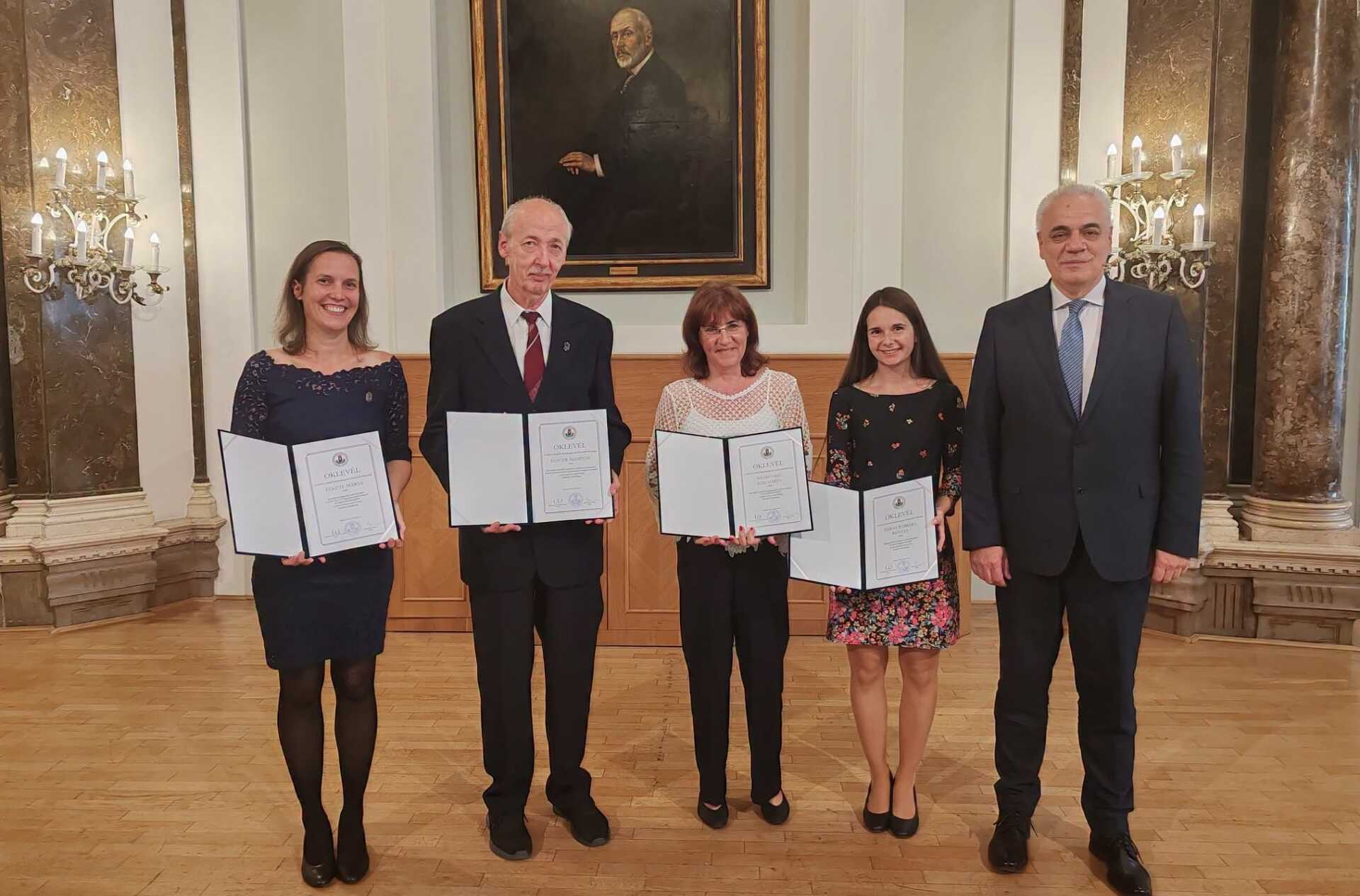 Köznevelési szakembereket tüntettk ki az ELTE SEK-en 