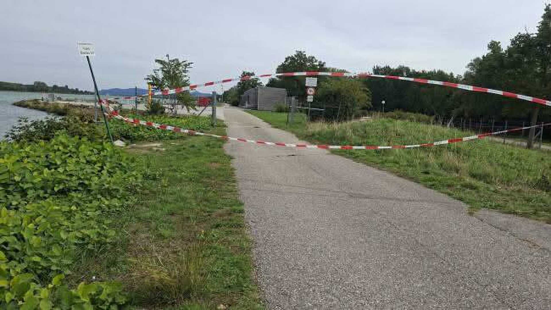 Ebbe a kapuba csapódott bele a rolleres fiú