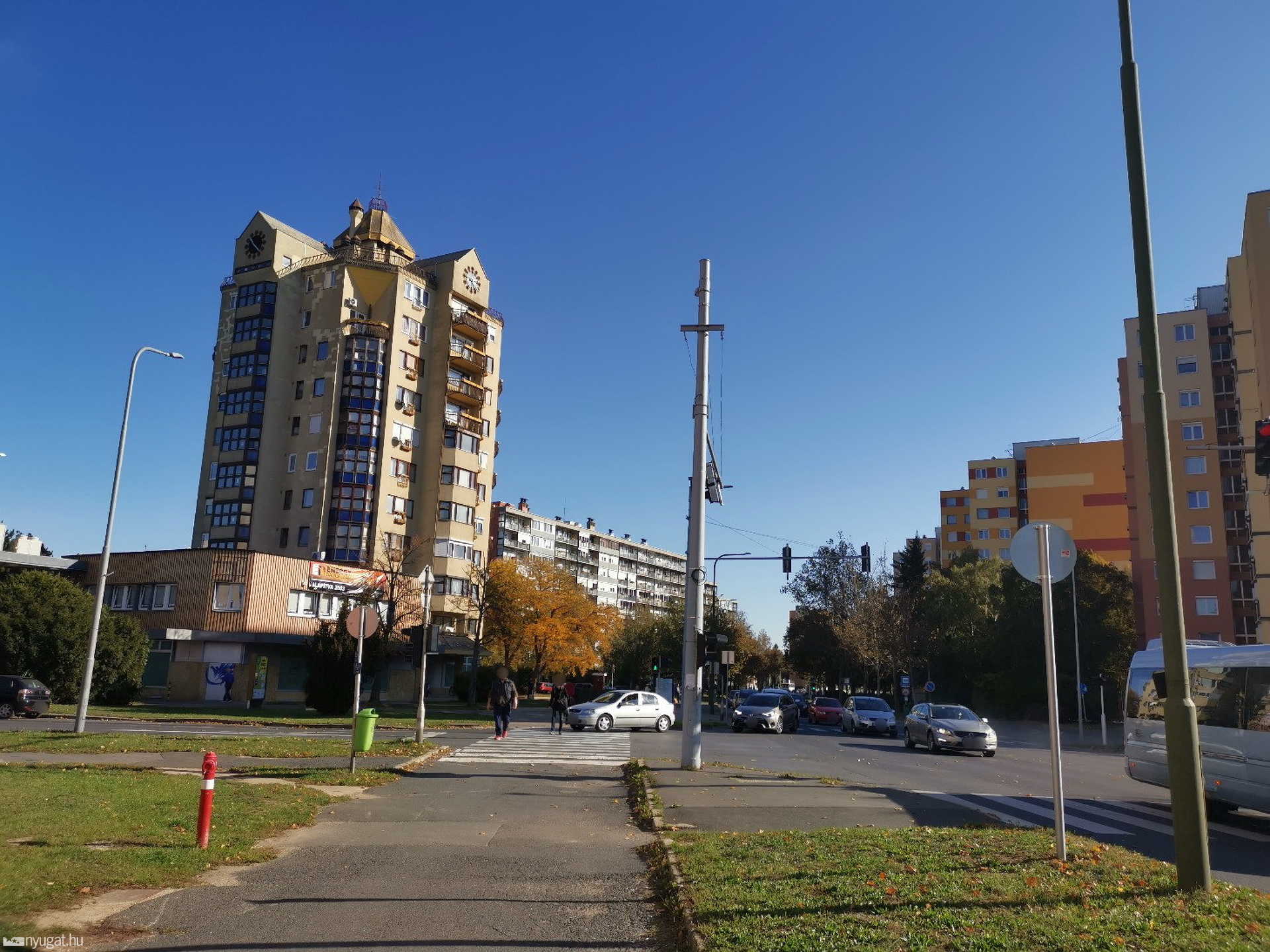 Balesetet okozott a Rohonci úton, majd elhajtott 