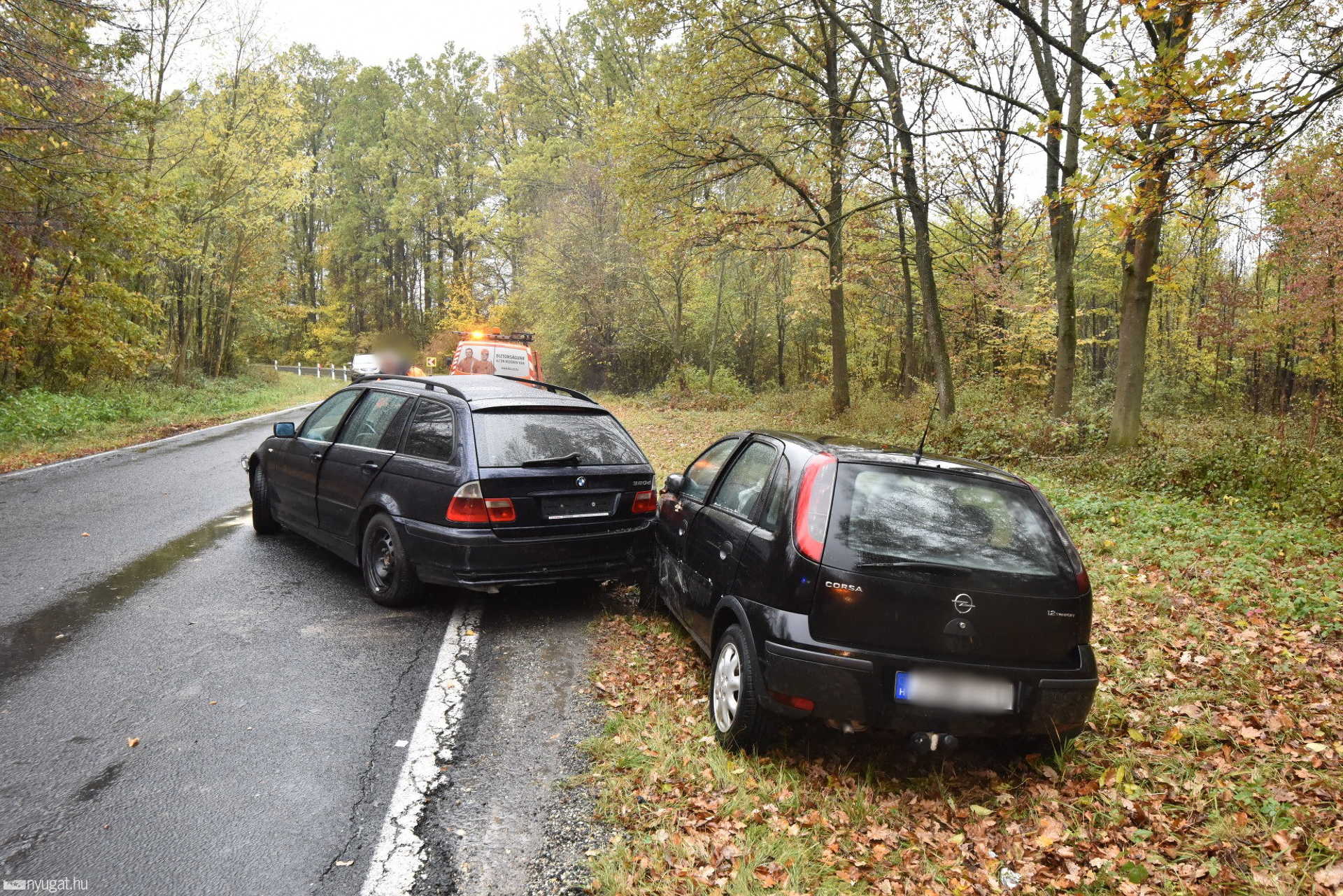 Megpördült és a szemből jövő Opelnek csapódott egy BMW Ják és Szombathely között