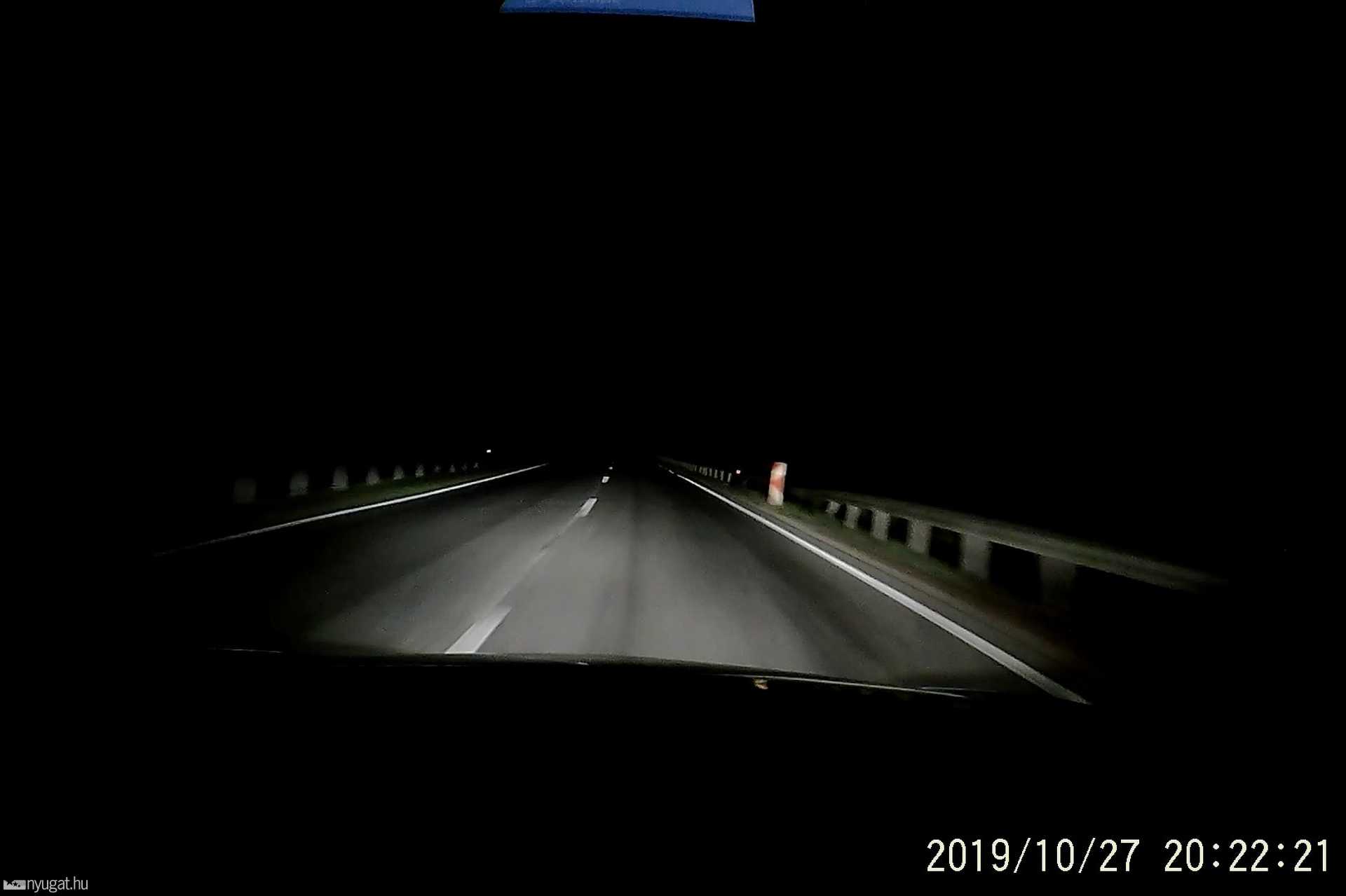 Tönkrement szalagkorlát a 8-as főúton