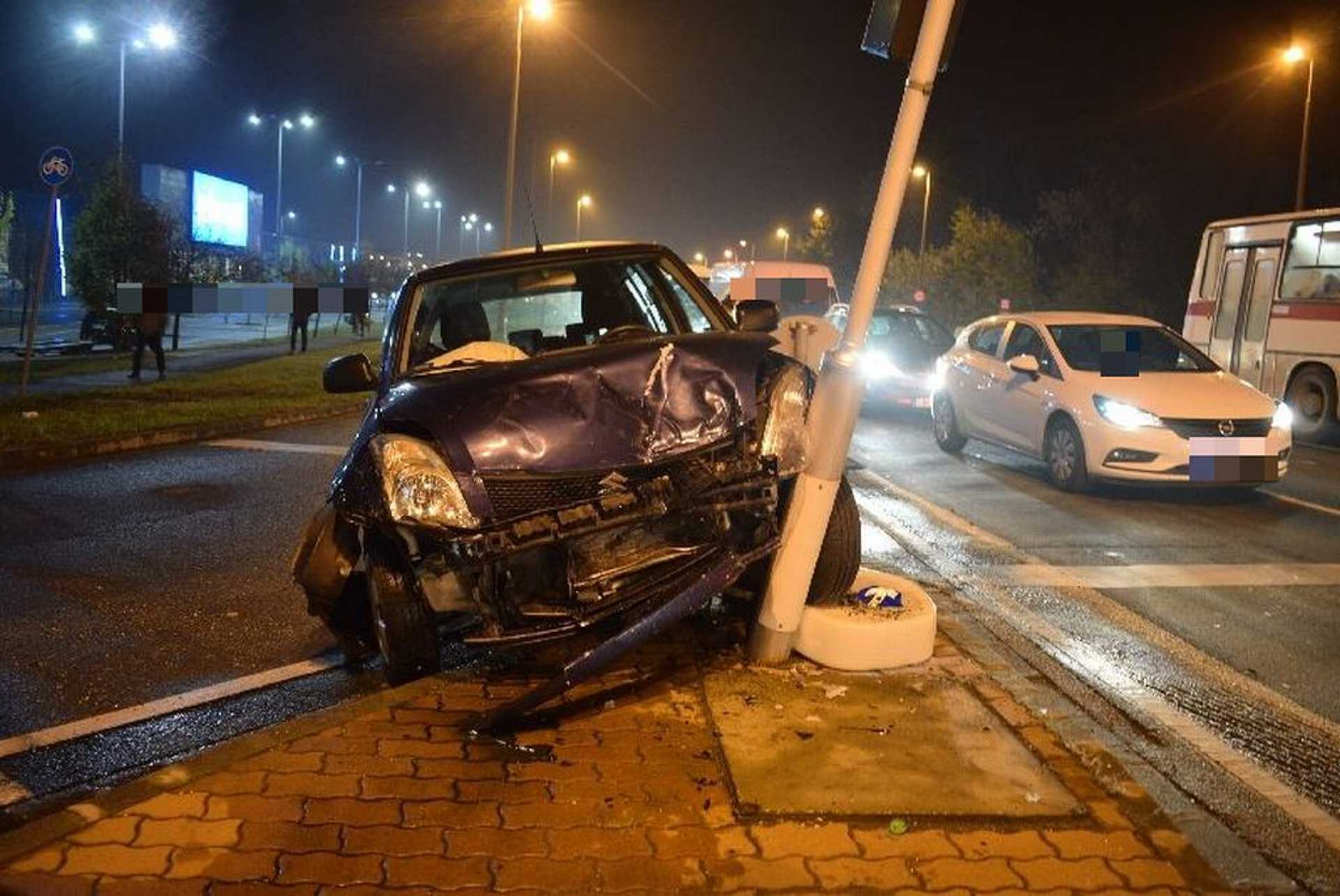 Két ittas nő is balesetet okozott tegnap 