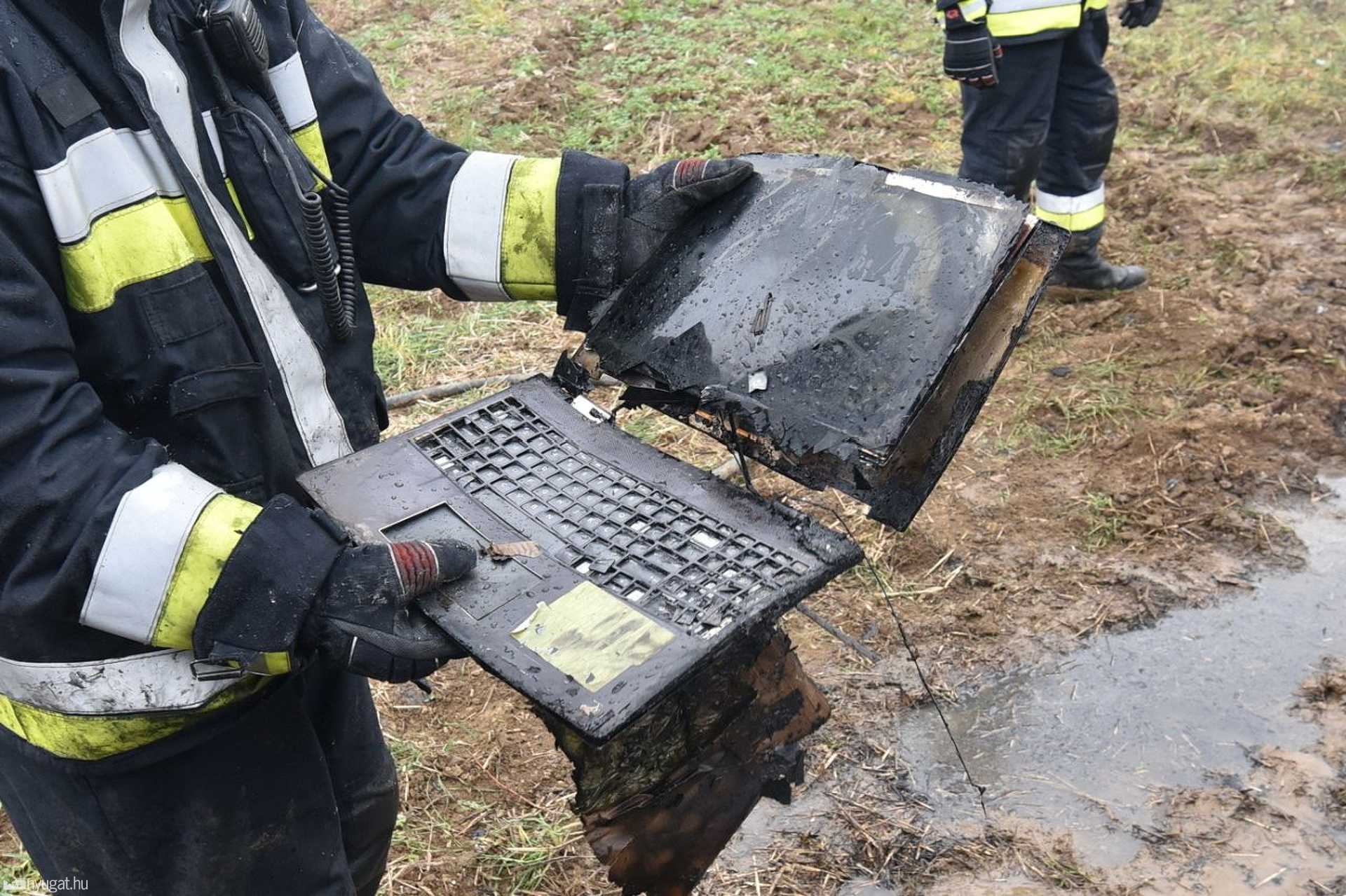 Kiégett egy számítógépeket szállító román rendszámú teherautó
